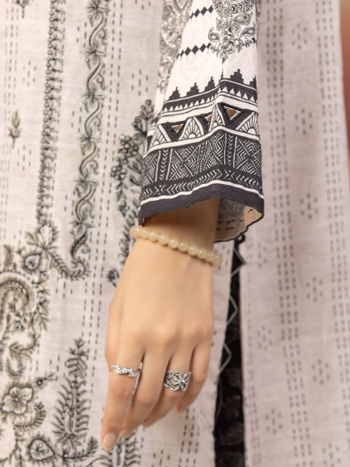 Unstitched Embroidered Khaddar Shirt - EWU22V11-25034S - Image 8