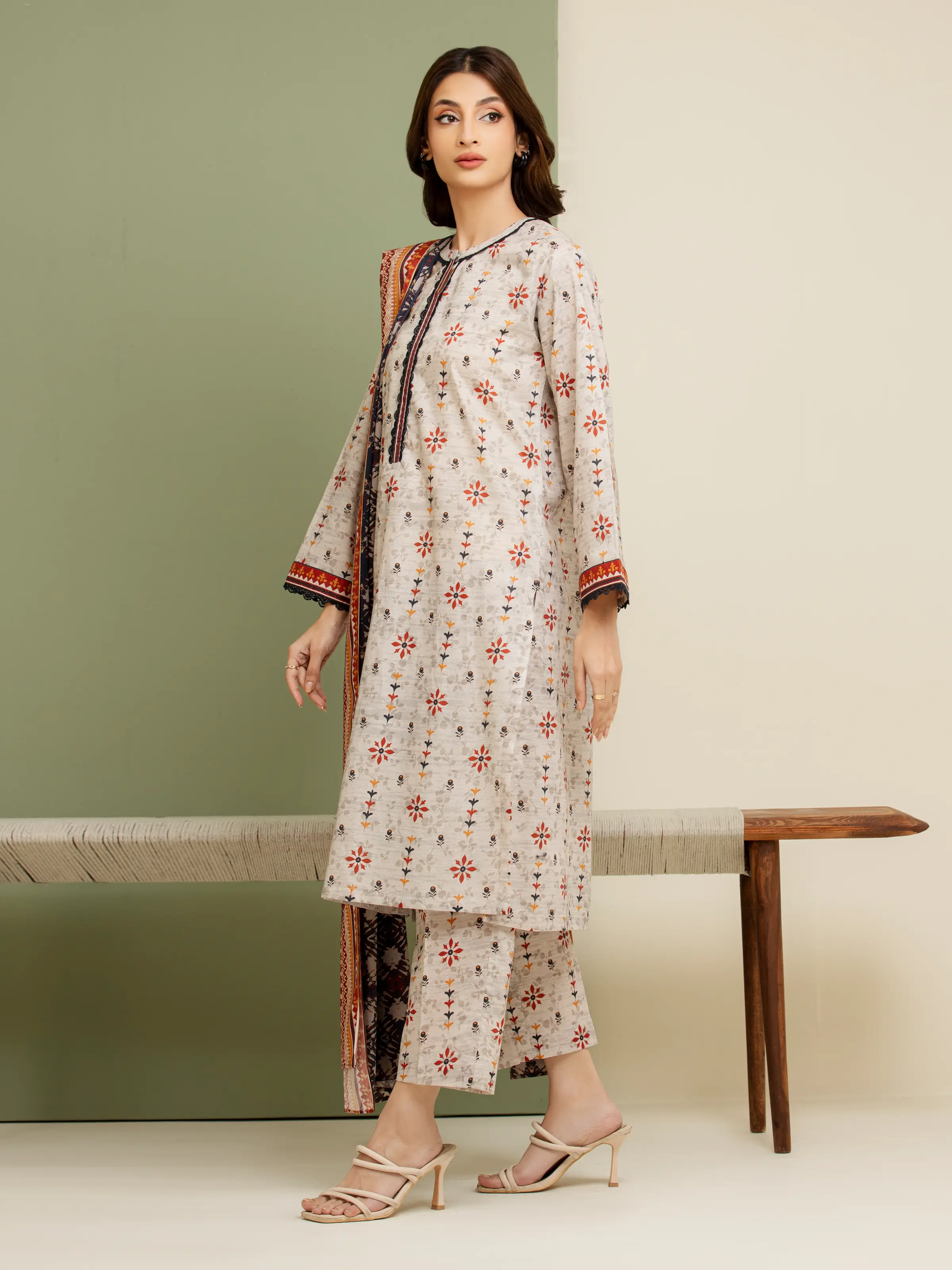 Unstitched Printed Lawn Suit - EWU5A1-35148-3P - Image 3