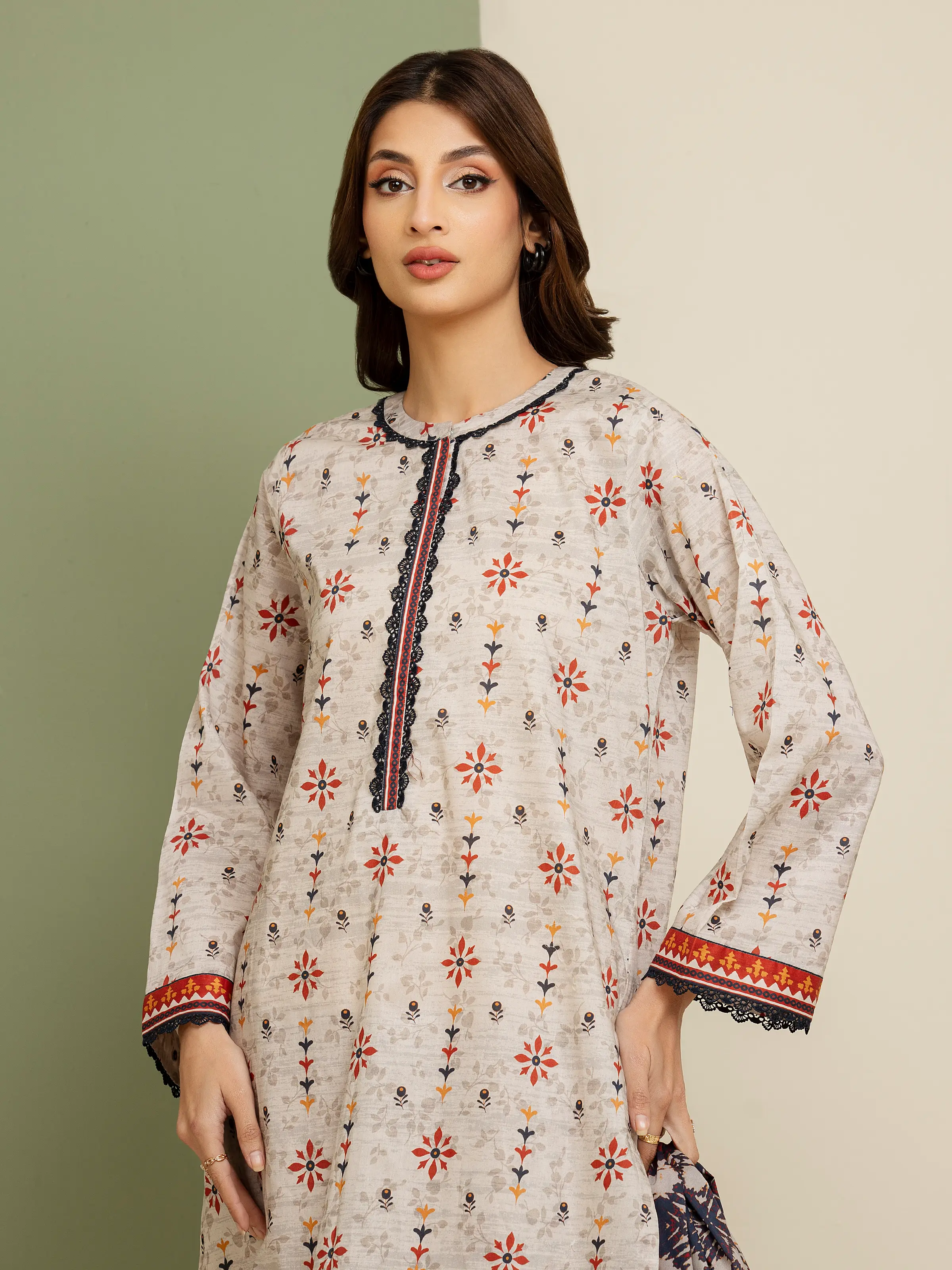 Unstitched Printed Lawn Suit - EWU5A1-35148-3P - Image 4
