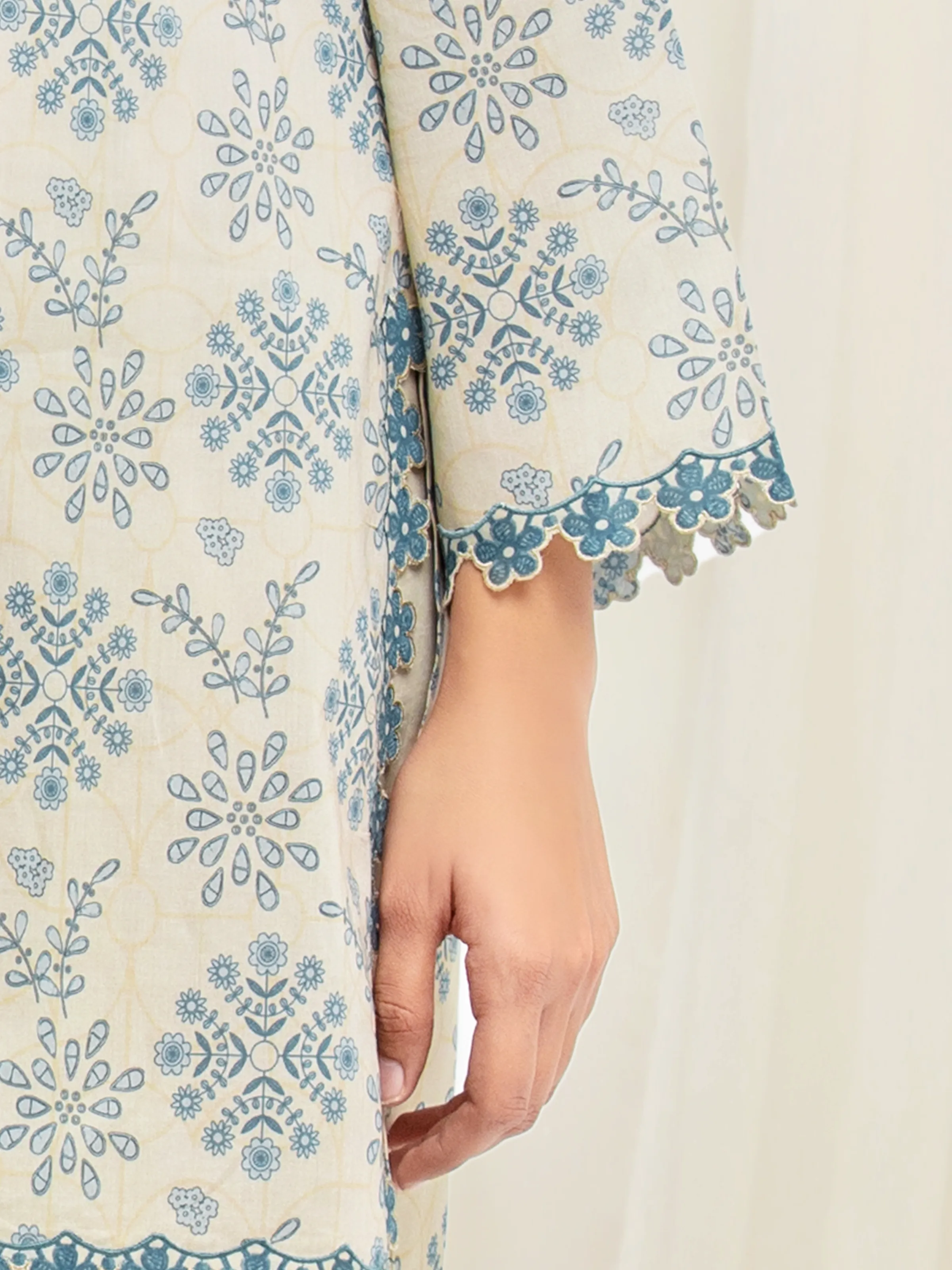 Unstitched Printed Lawn Suit - EWU6A1-36534-3P - Image 4