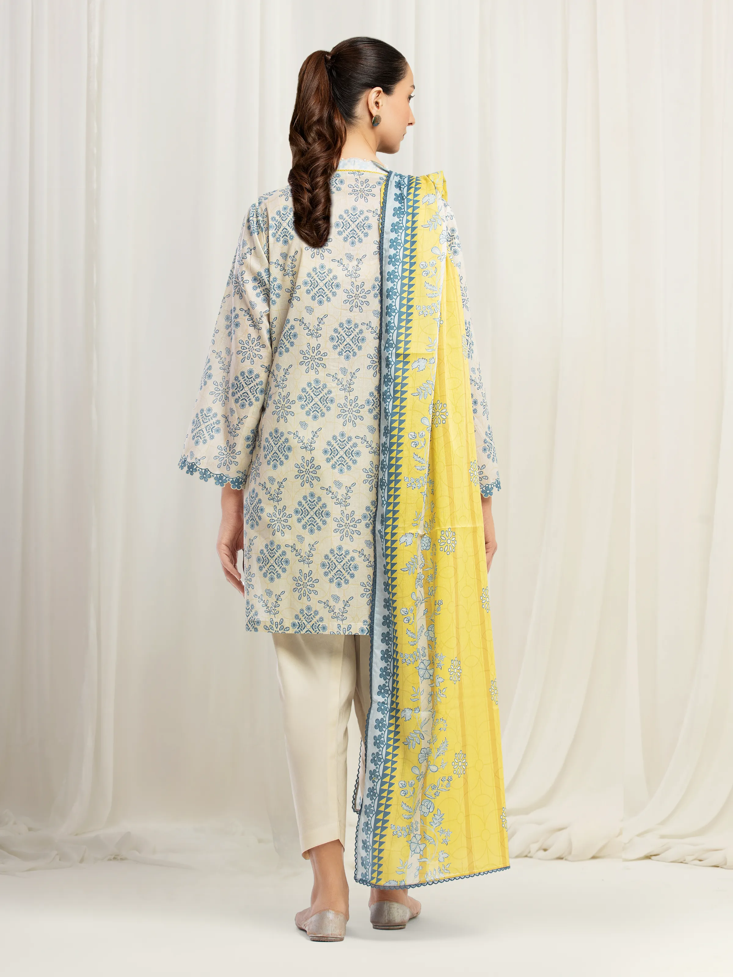 Unstitched Printed Lawn Suit - EWU6A1-36534-3P - Image 5