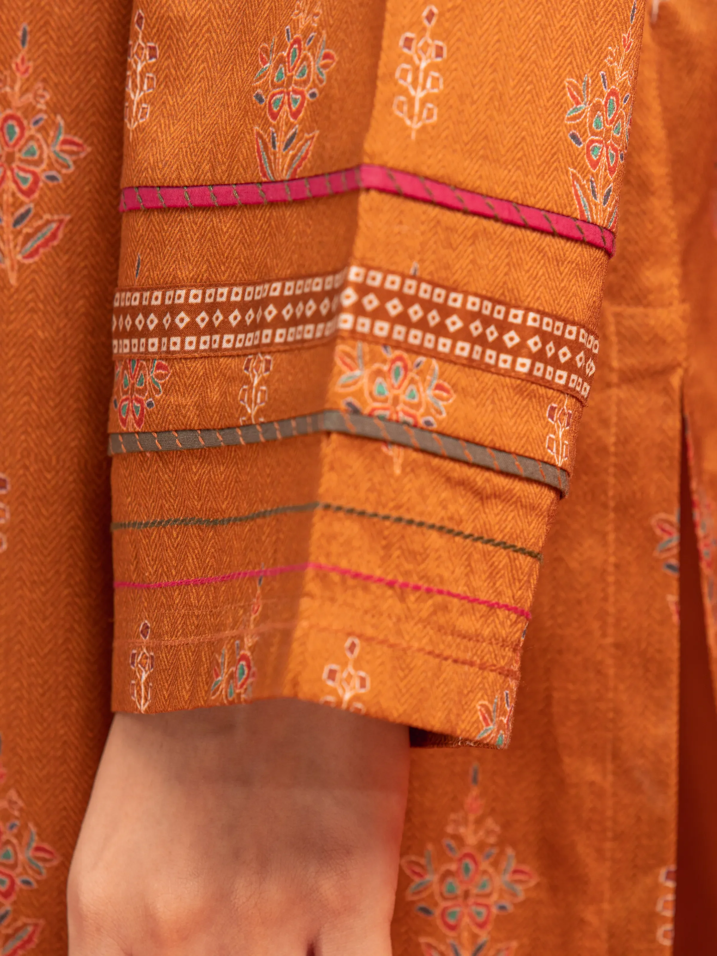 Unstitched Printed Khaddar Suit - EWU24A3-27042-3P - Image 4