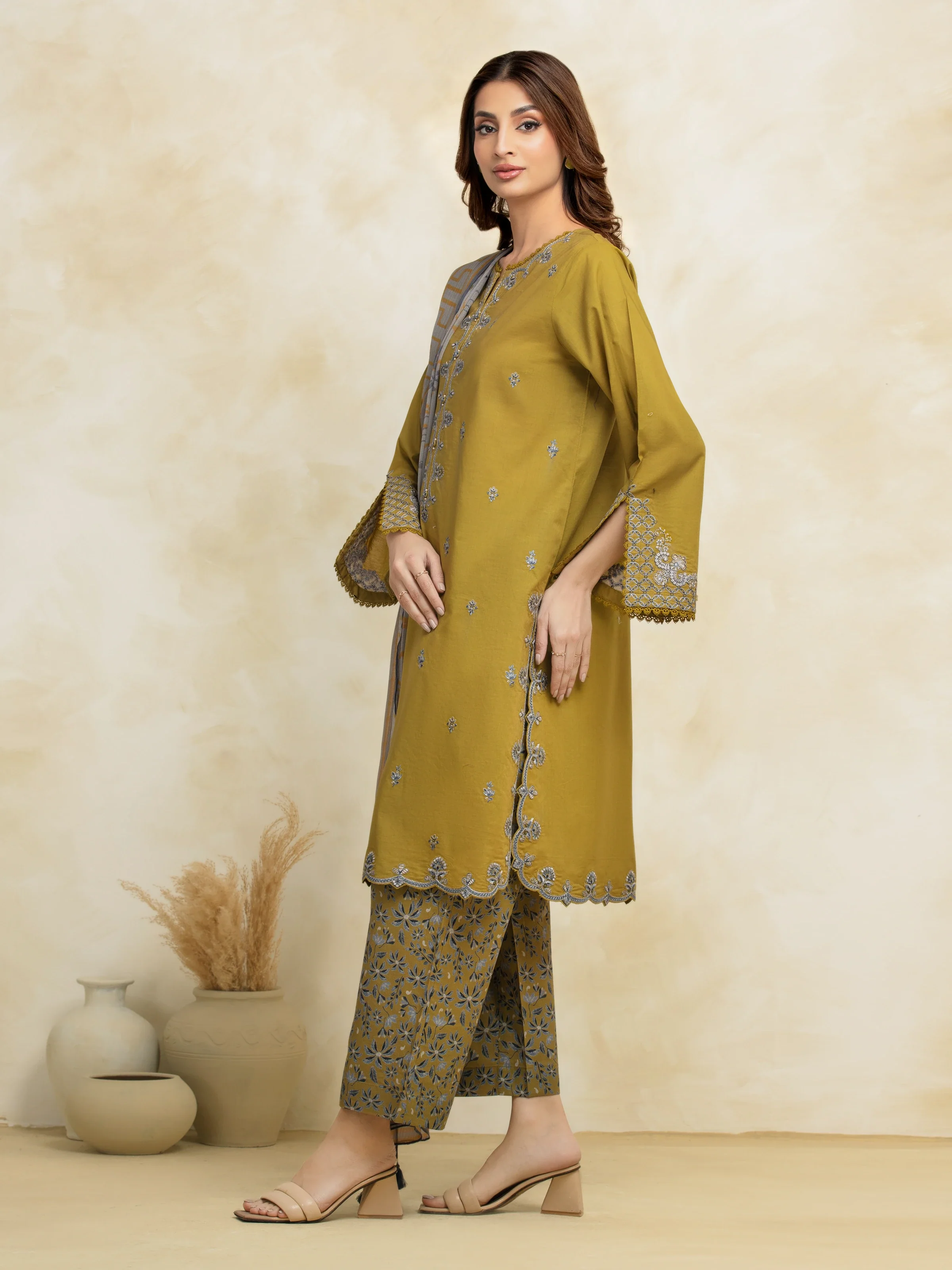 Unstitched Embroidered Cambric Suit - EWU5V2-31033-3P - Image 3