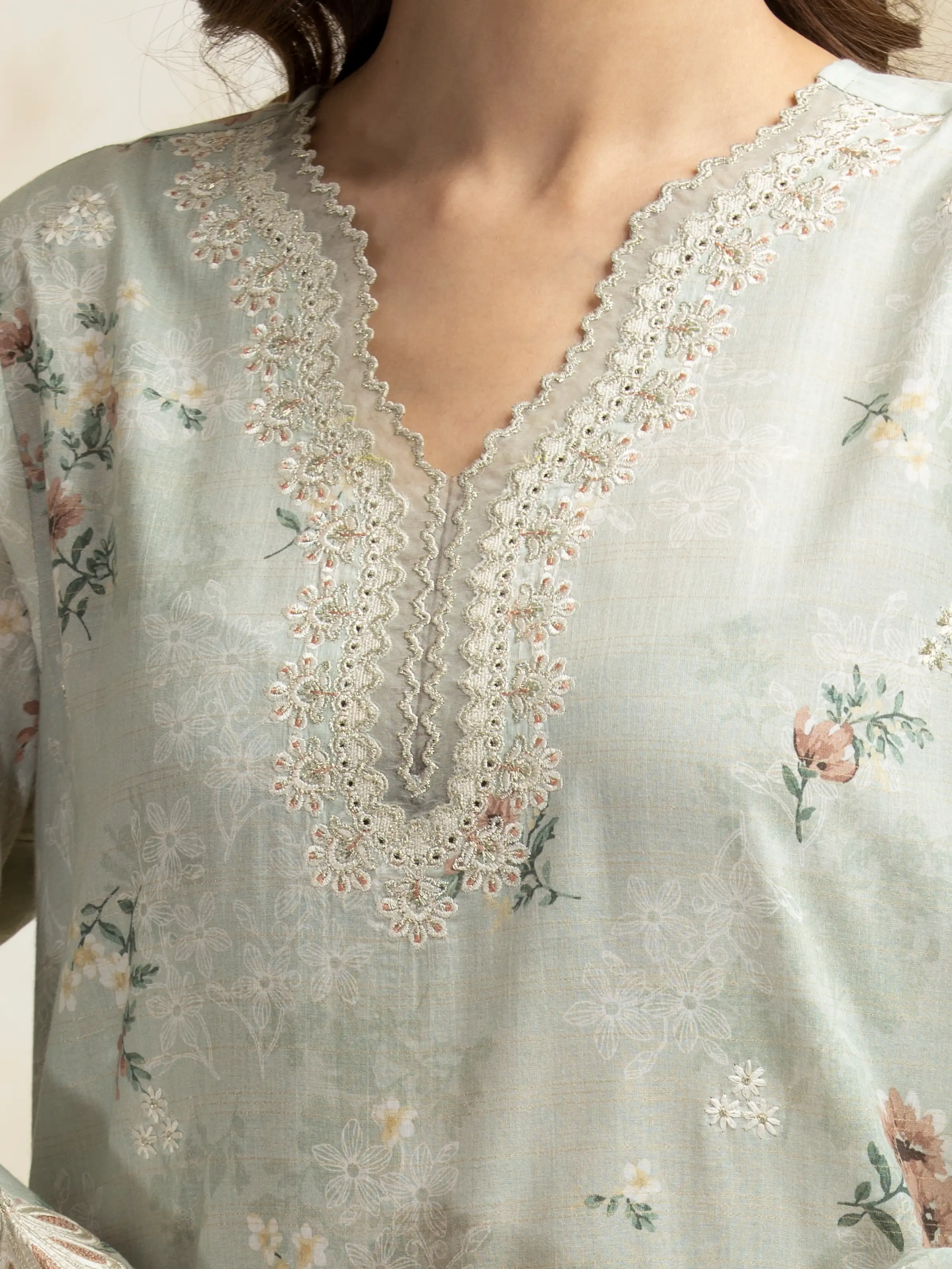 Unstitched Embroidered Lawn Suit - EWU5V1-31181-3P - Image 4