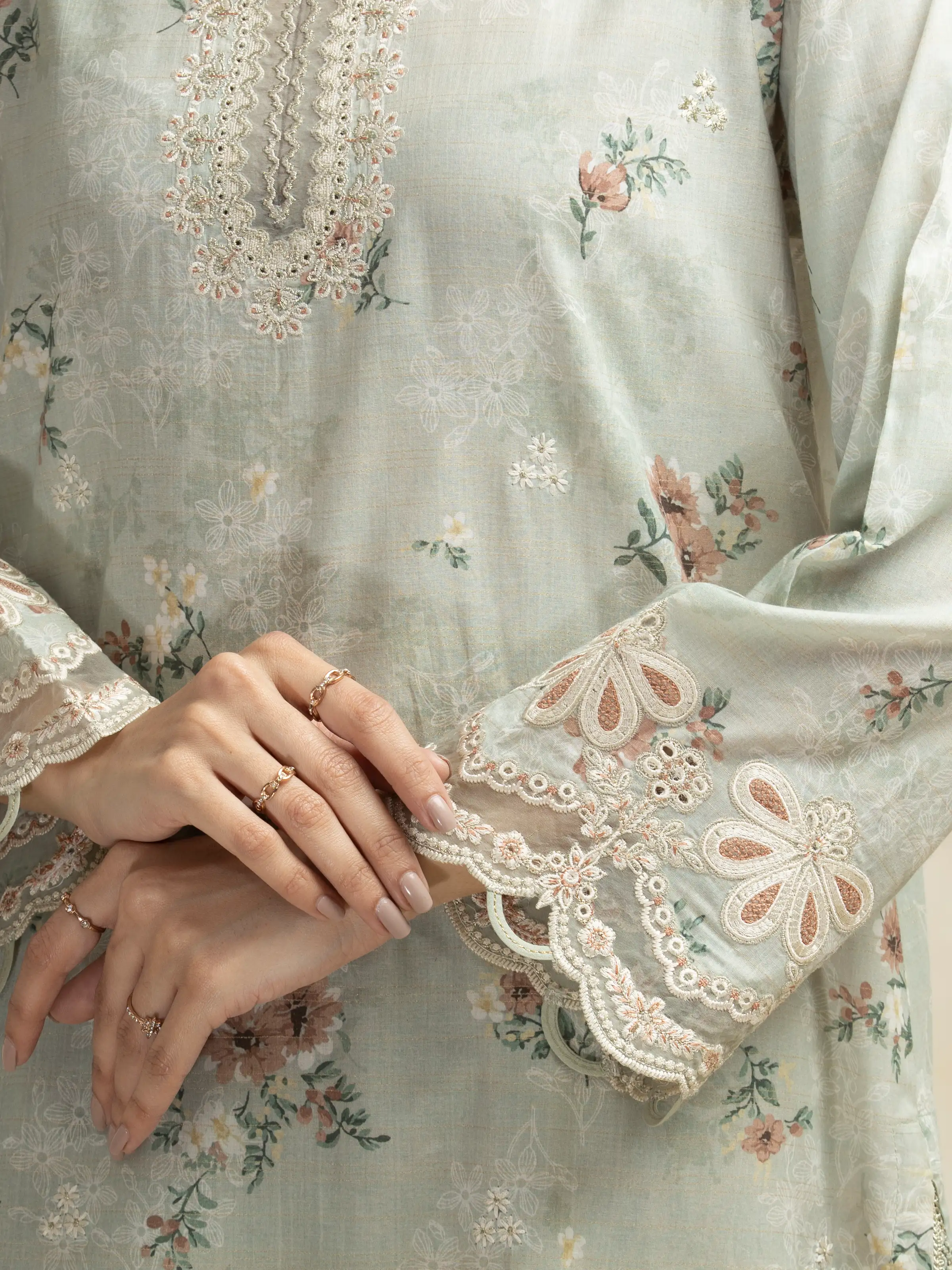 Unstitched Embroidered Lawn Suit - EWU5V1-31181-3P - Image 5