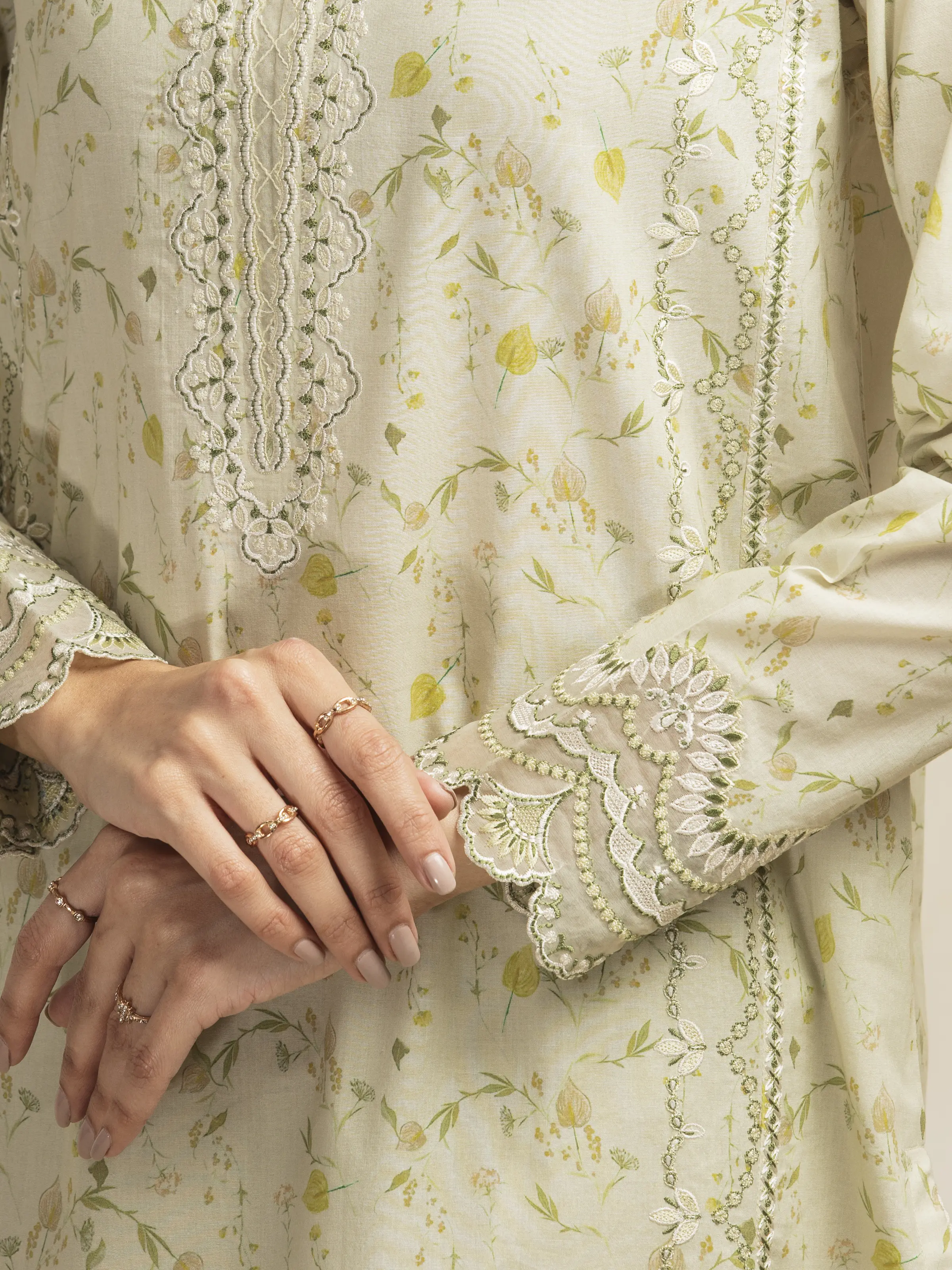 Unstitched Embroidered Lawn Suit - EWU5V1-31188-3P - Image 4
