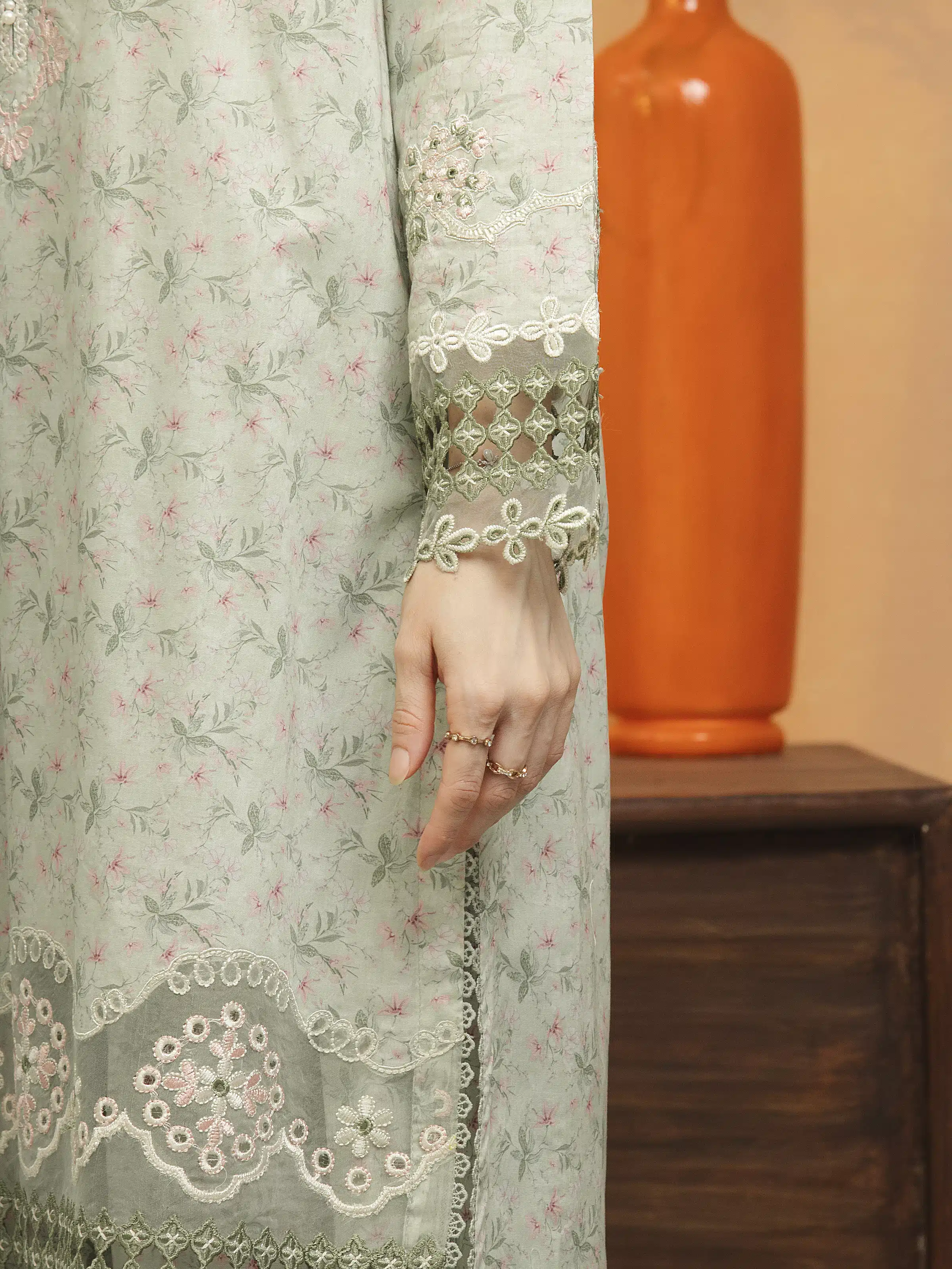 Unstitched Embroidered Lawn Suit - EWU5V1-31439-3P - Image 4