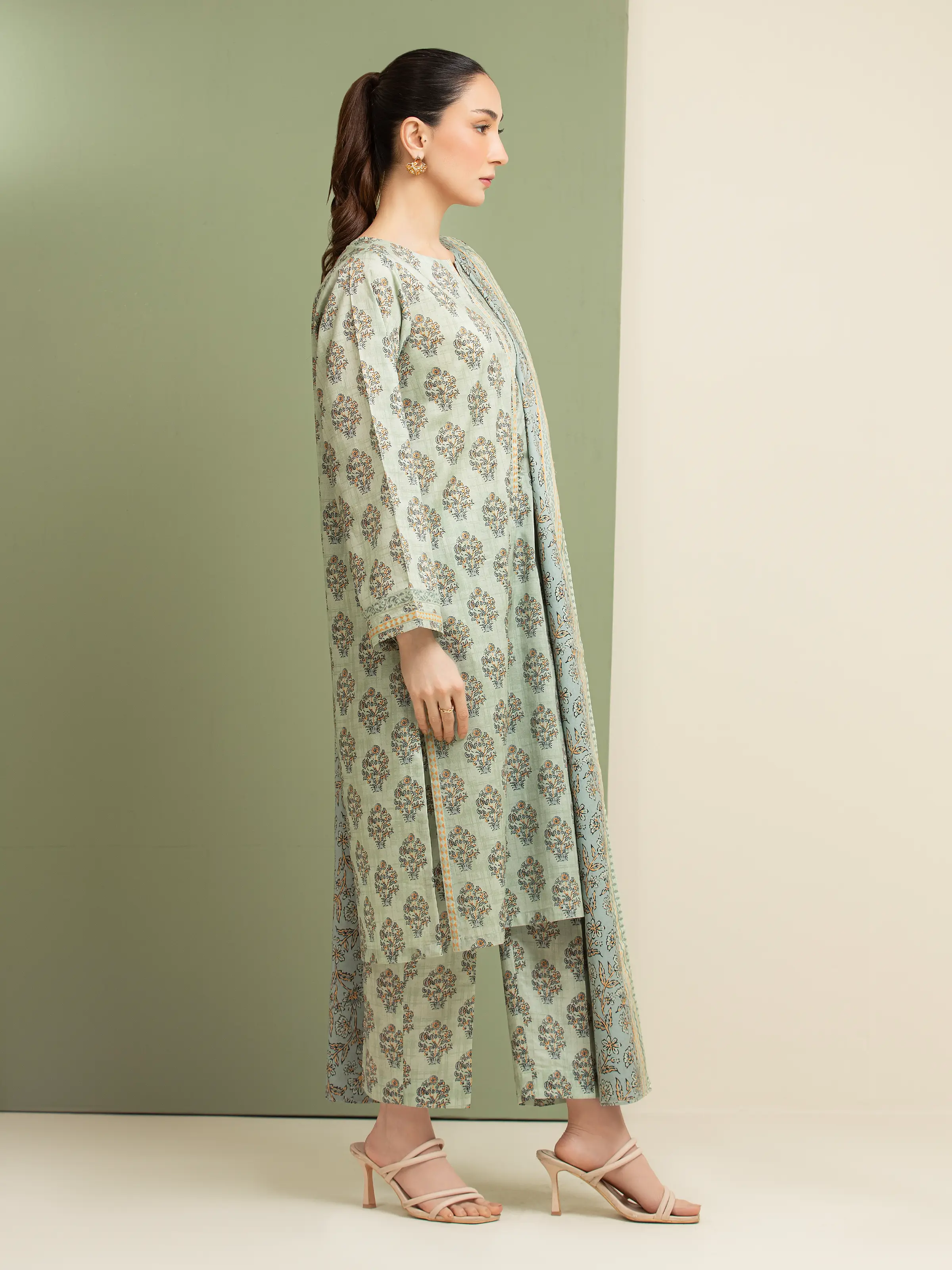 Unstitched Printed Lawn Suit - EWU5A1-35120-3P - Image 3