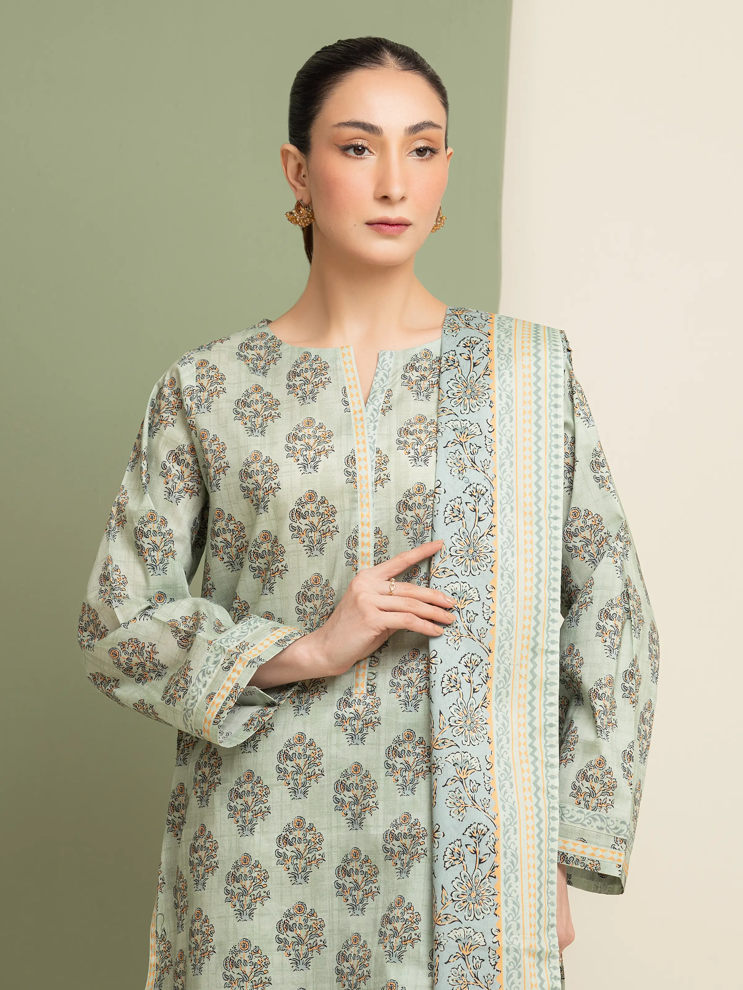 Unstitched Printed Lawn Suit - EWU5A1-35120-3P - Image 4