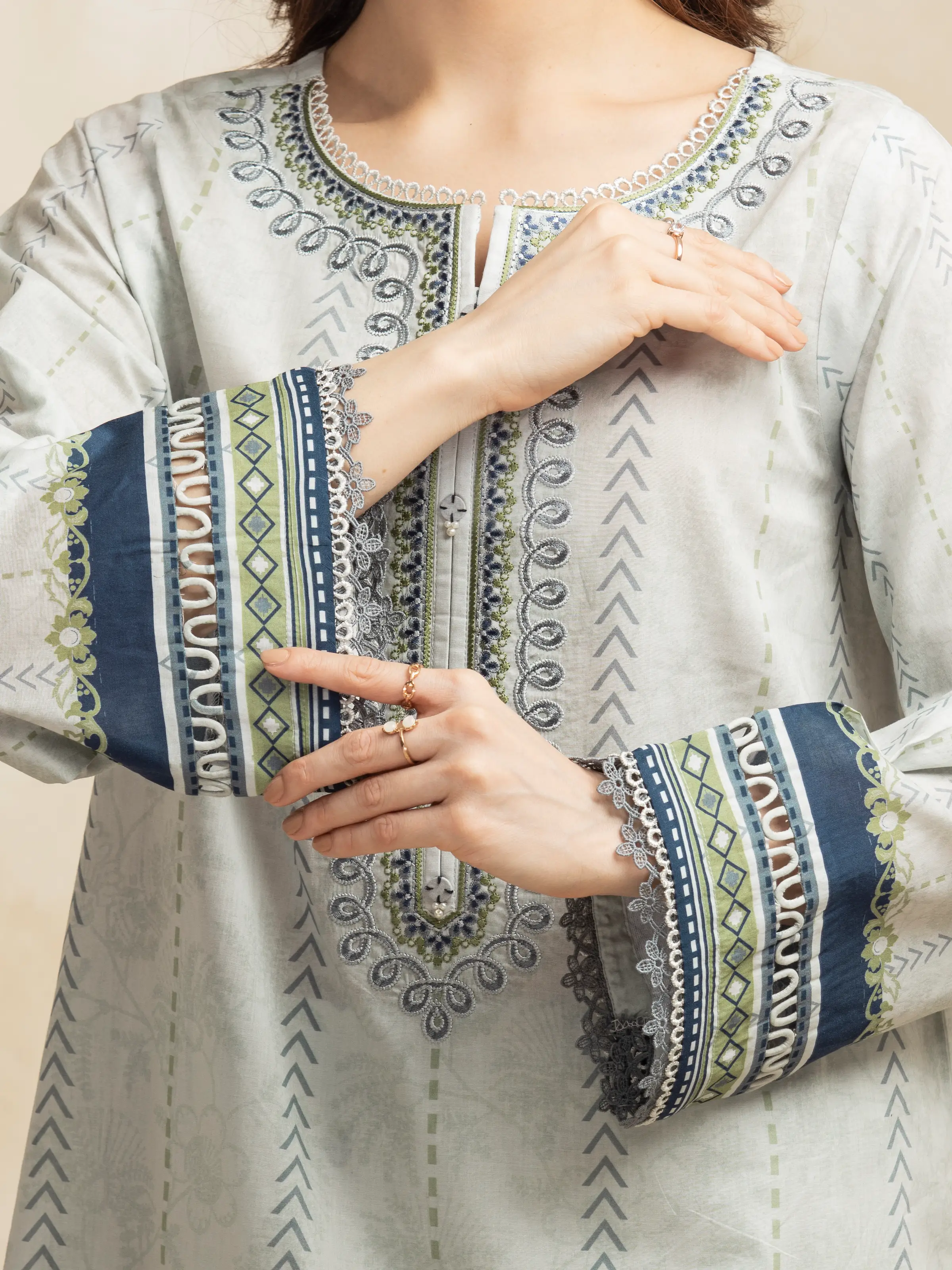 Unstitched Embroidered Lawn Suit - EWU5V1-31320-3P - Image 4