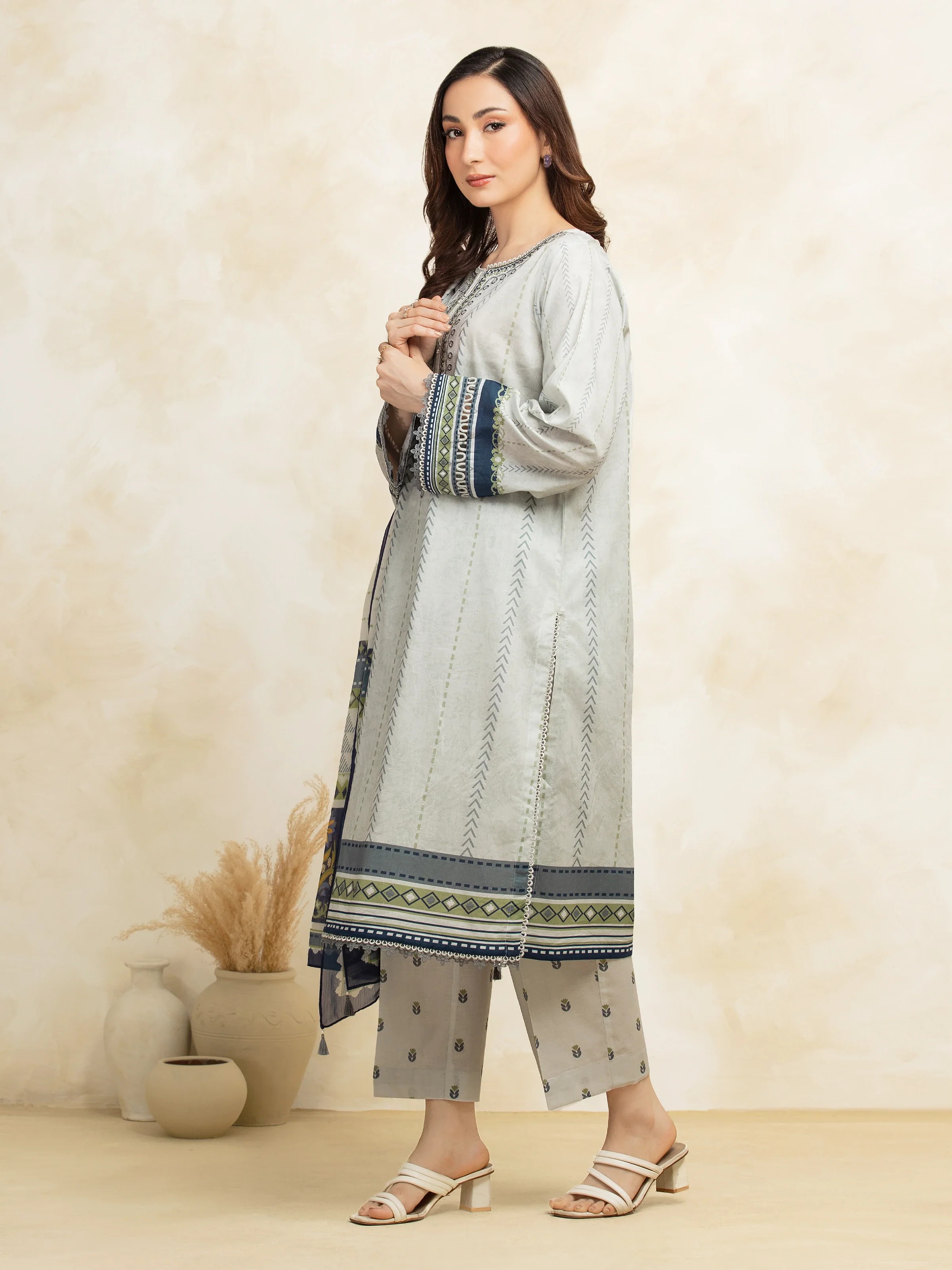 Unstitched Embroidered Lawn Suit - EWU5V1-31320-3P - Image 5