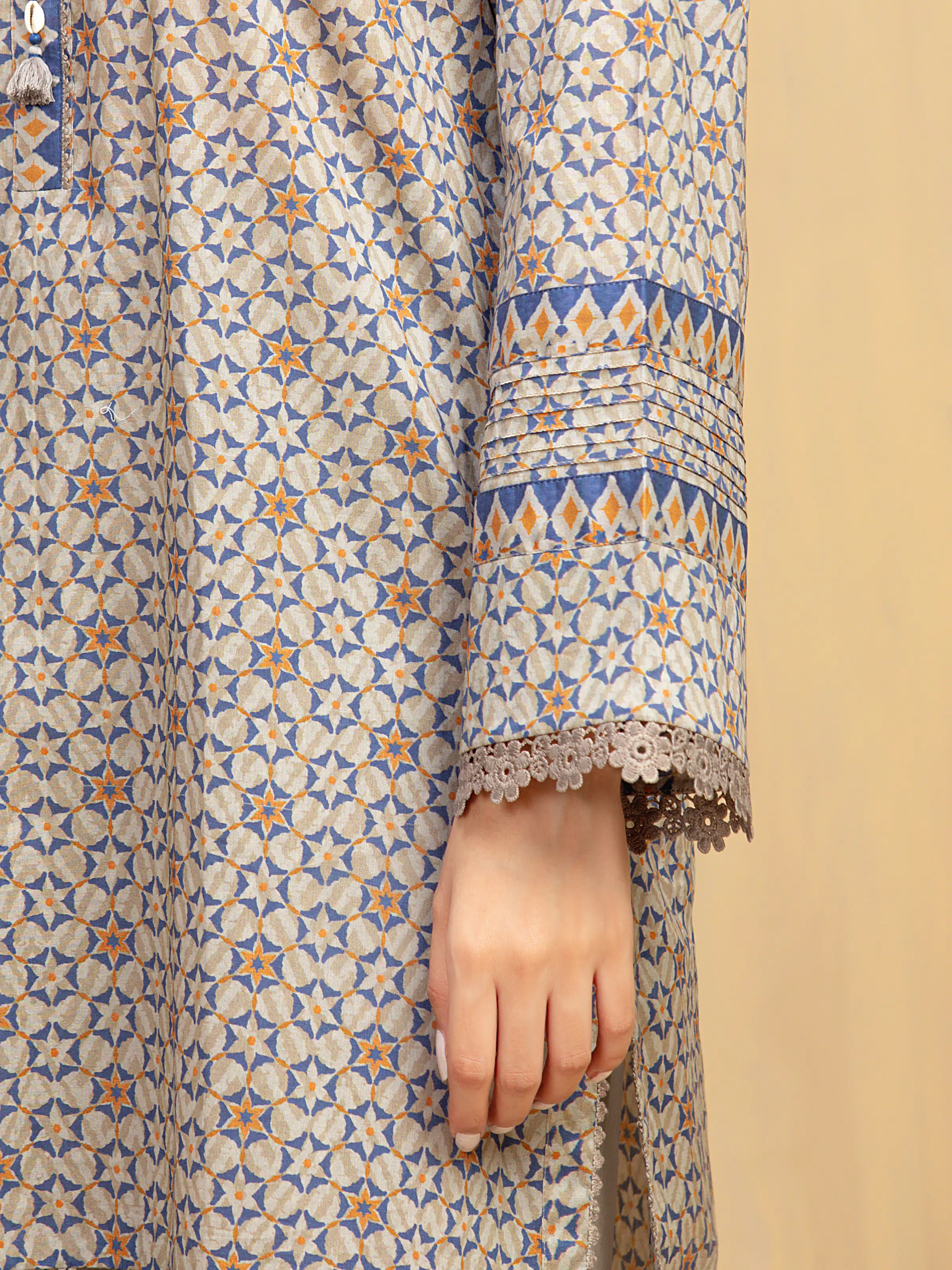 Unstitched Printed Khaddar Suit - EWU5A3-36003-3P - Image 3