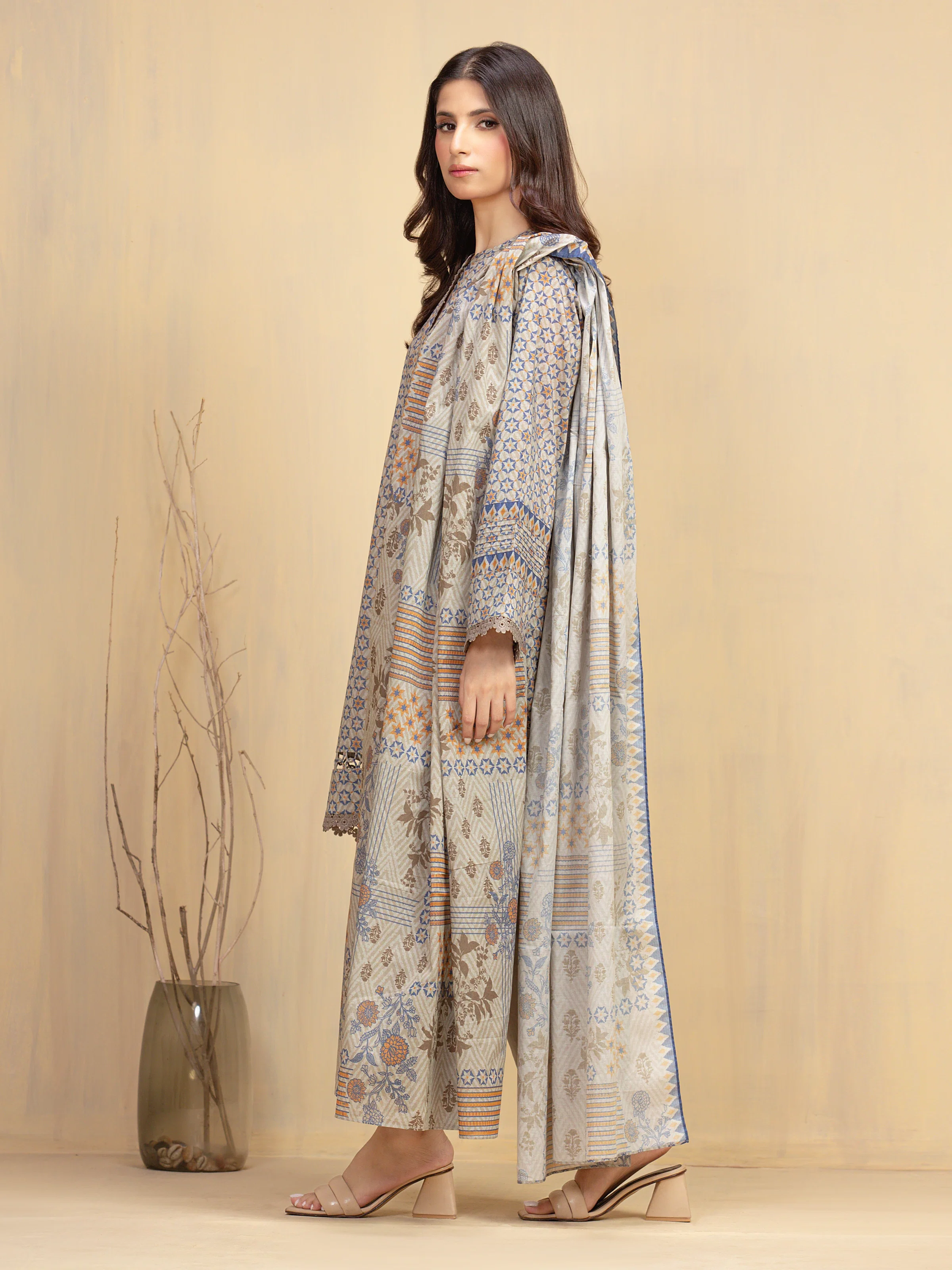 Unstitched Printed Khaddar Suit - EWU5A3-36003-3P - Image 4
