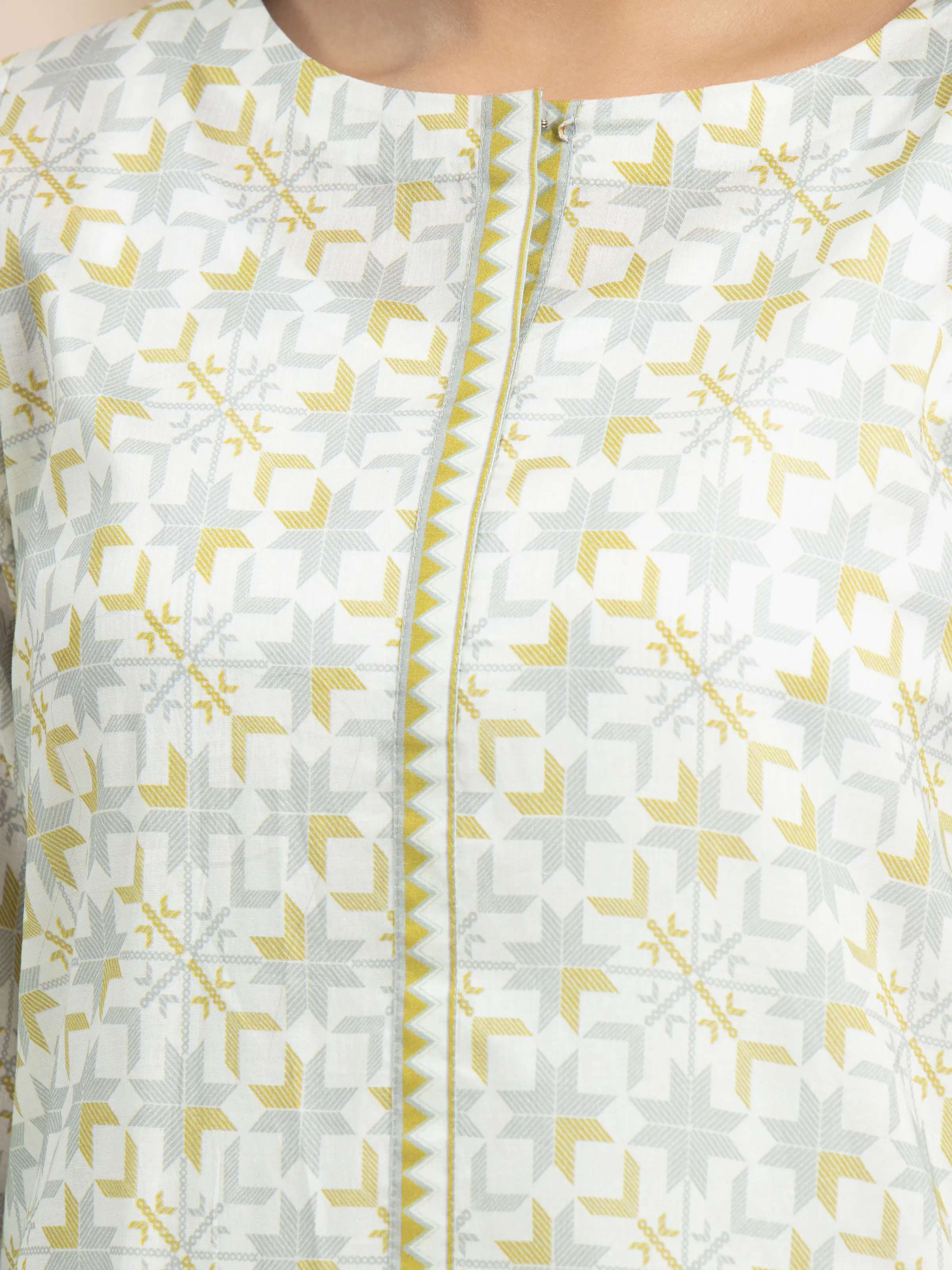 Unstitched Printed Lawn Suit - EWU5A1-35203-3P - Image 3