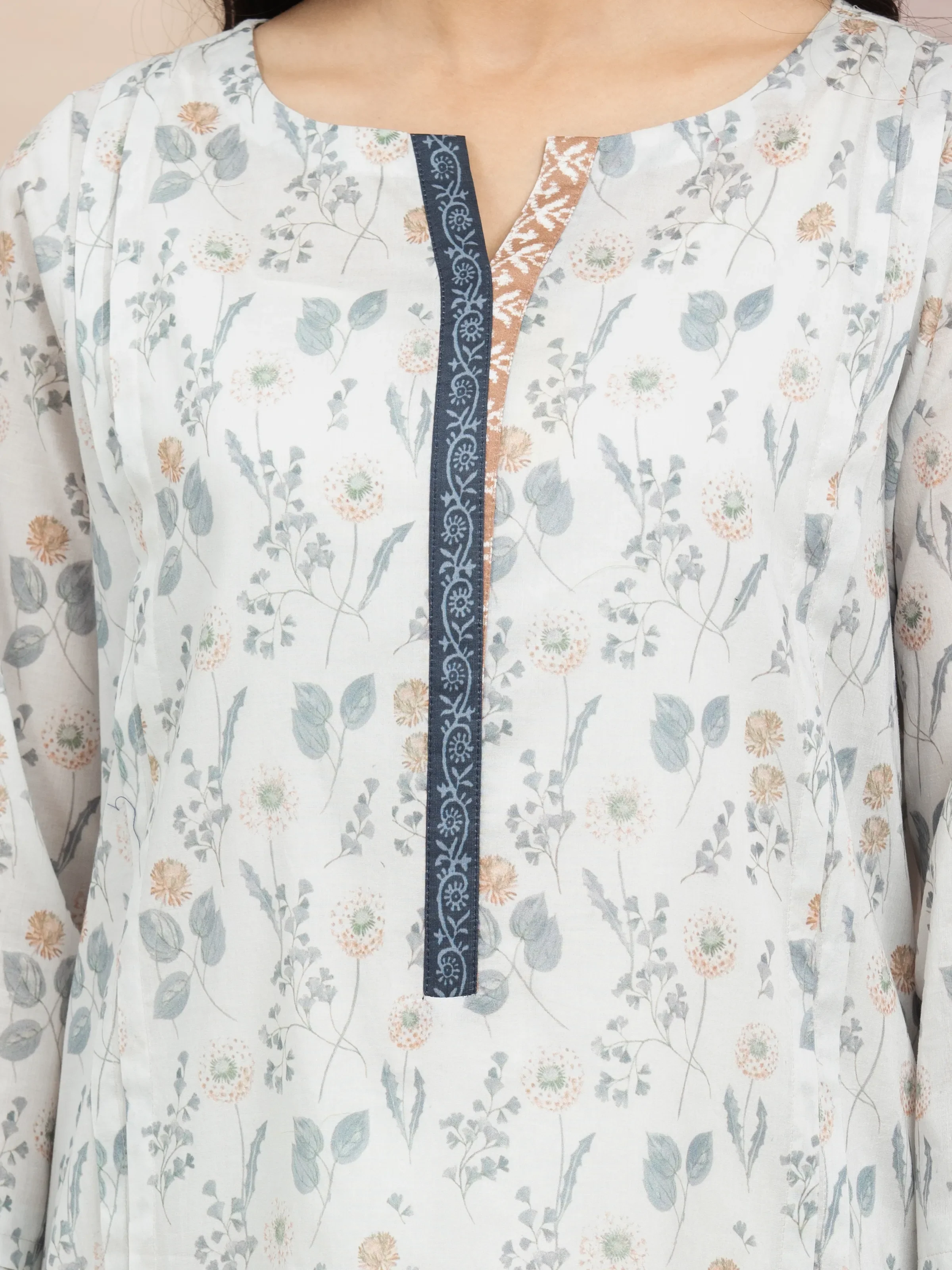 Unstitched Printed Lawn Suit - EWU5A1-35207-3P - Image 4