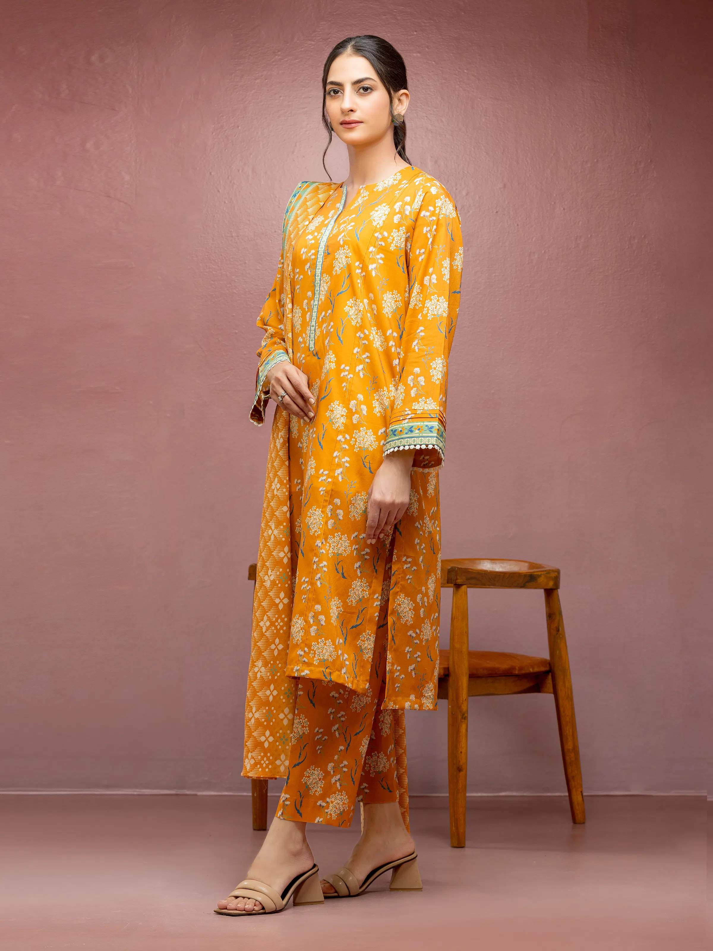 Unstitched Printed Lawn Suit - EWU5A1-35080-3P - Image 3
