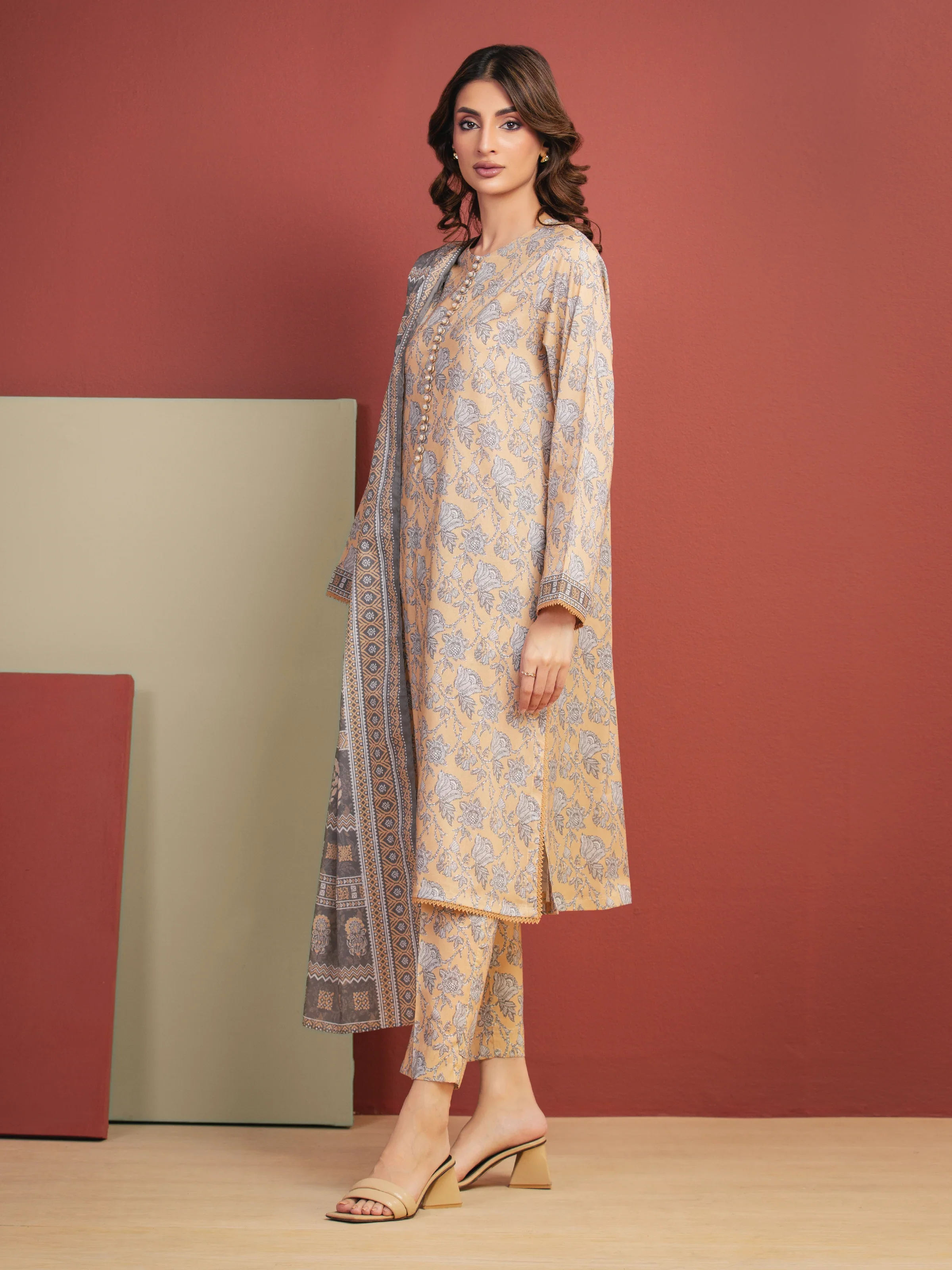 Unstitched Printed Lawn Suit - EWU5A1-35327-3P - Image 5