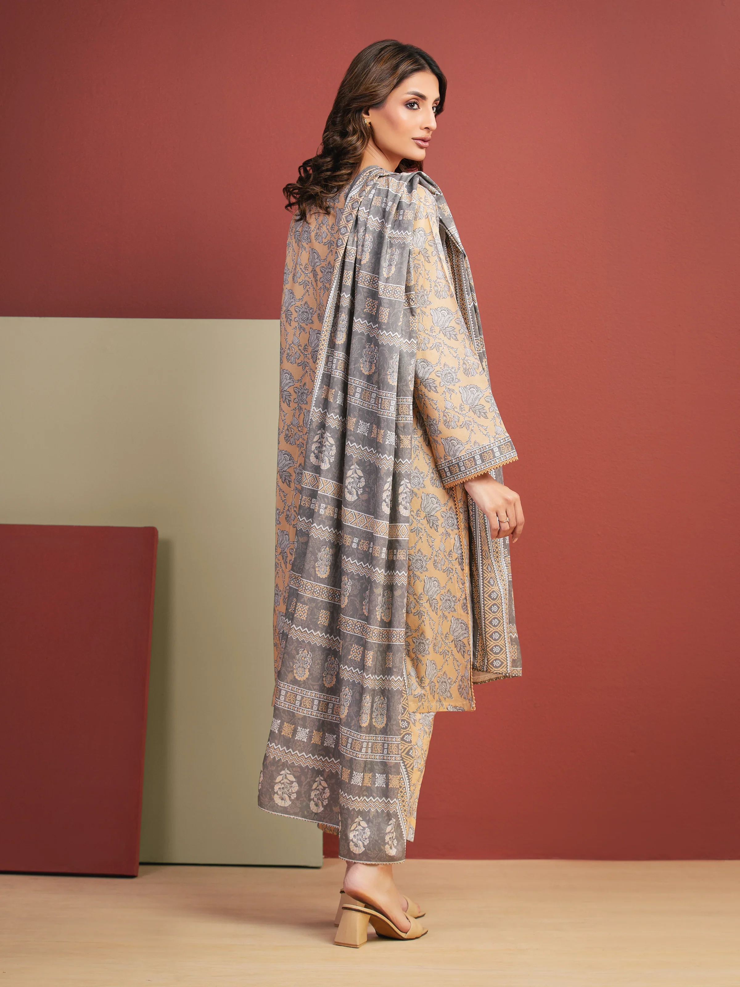 Unstitched Printed Lawn Suit - EWU5A1-35327-3P - Image 6