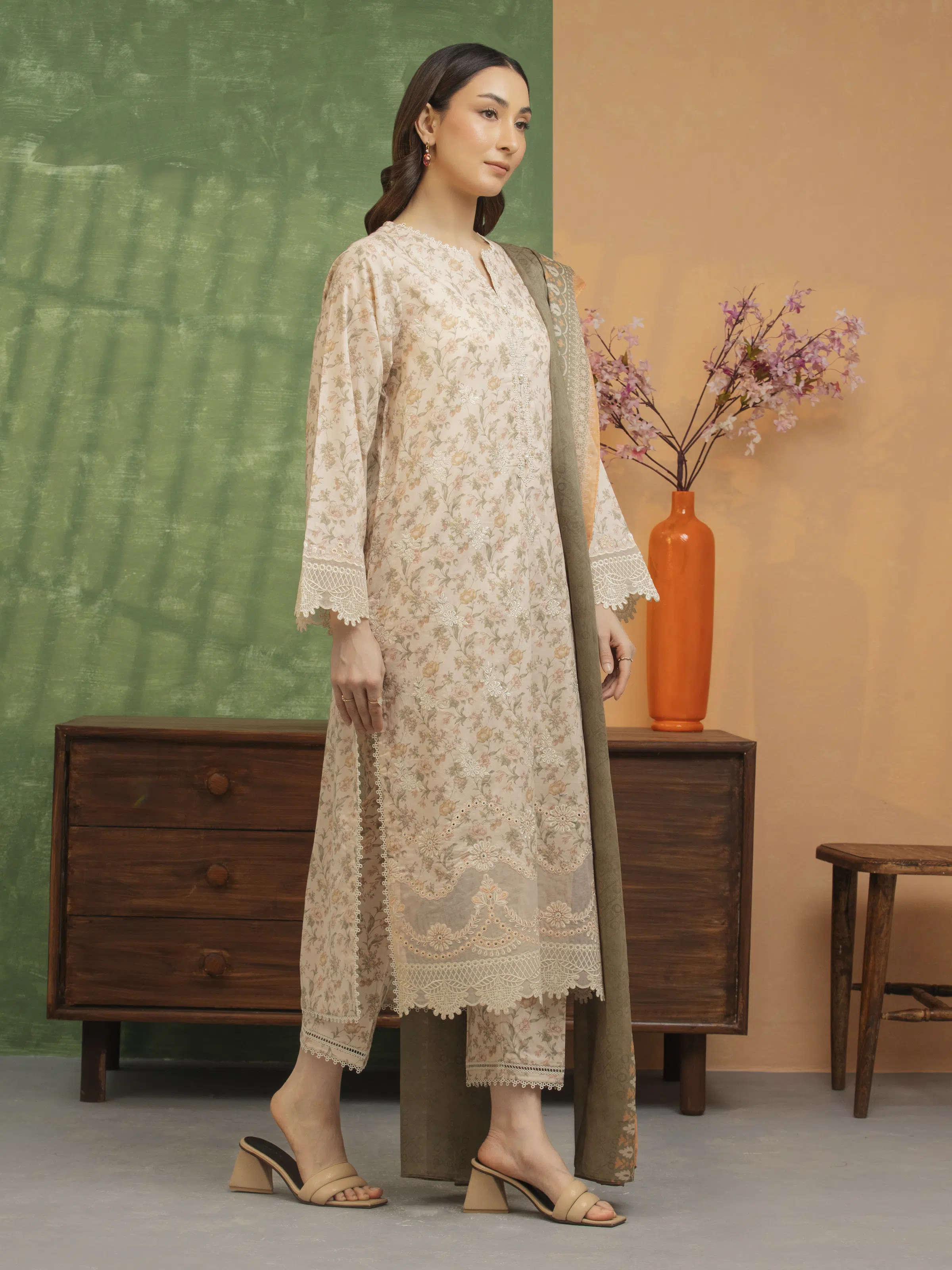 Unstitched Embroidered Lawn Suit - EWU5V1-31446-3P - Image 4