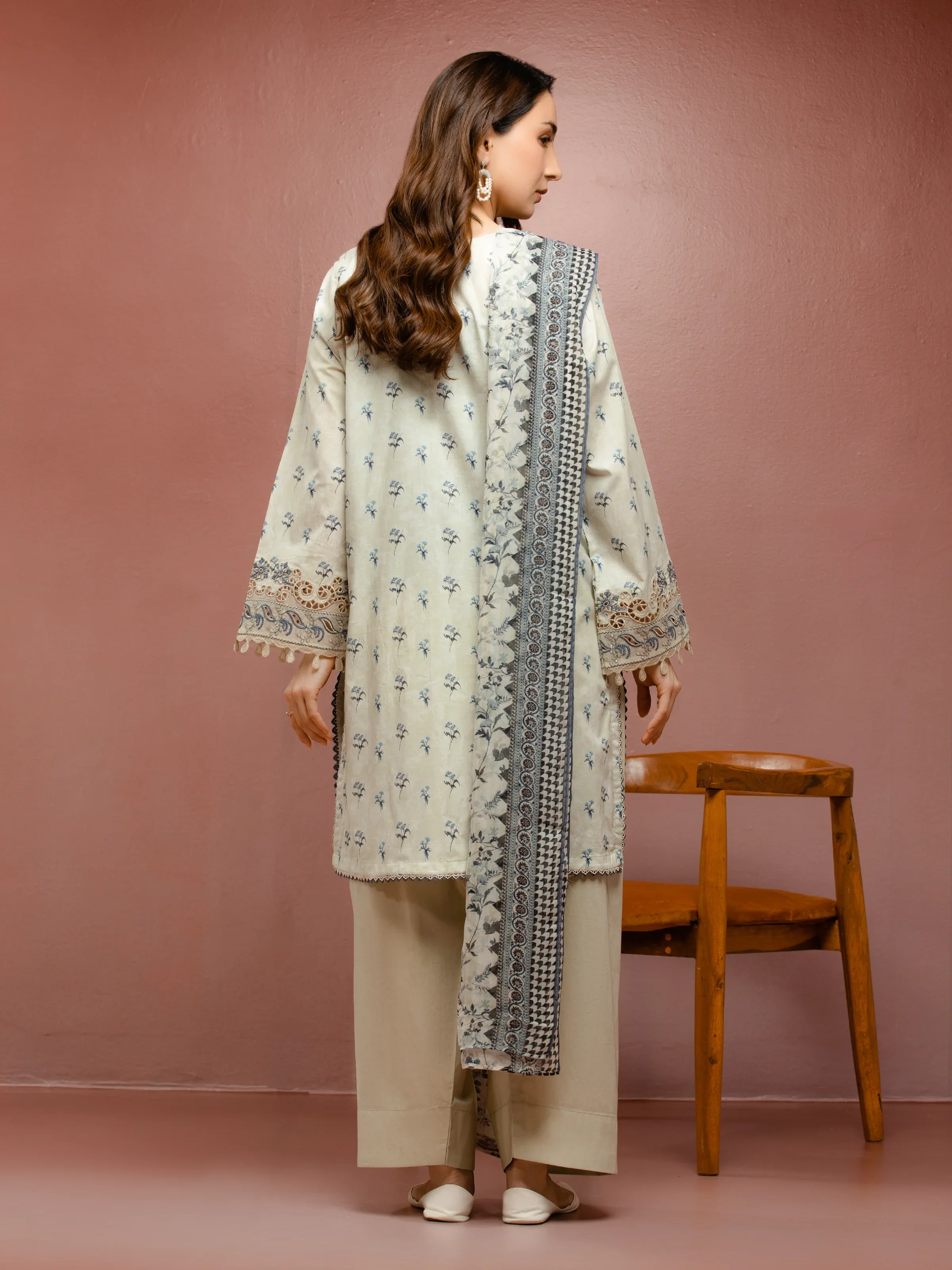 Unstitched Embroidered Cambric Suit - EWU5V2-31052-3P - Image 3