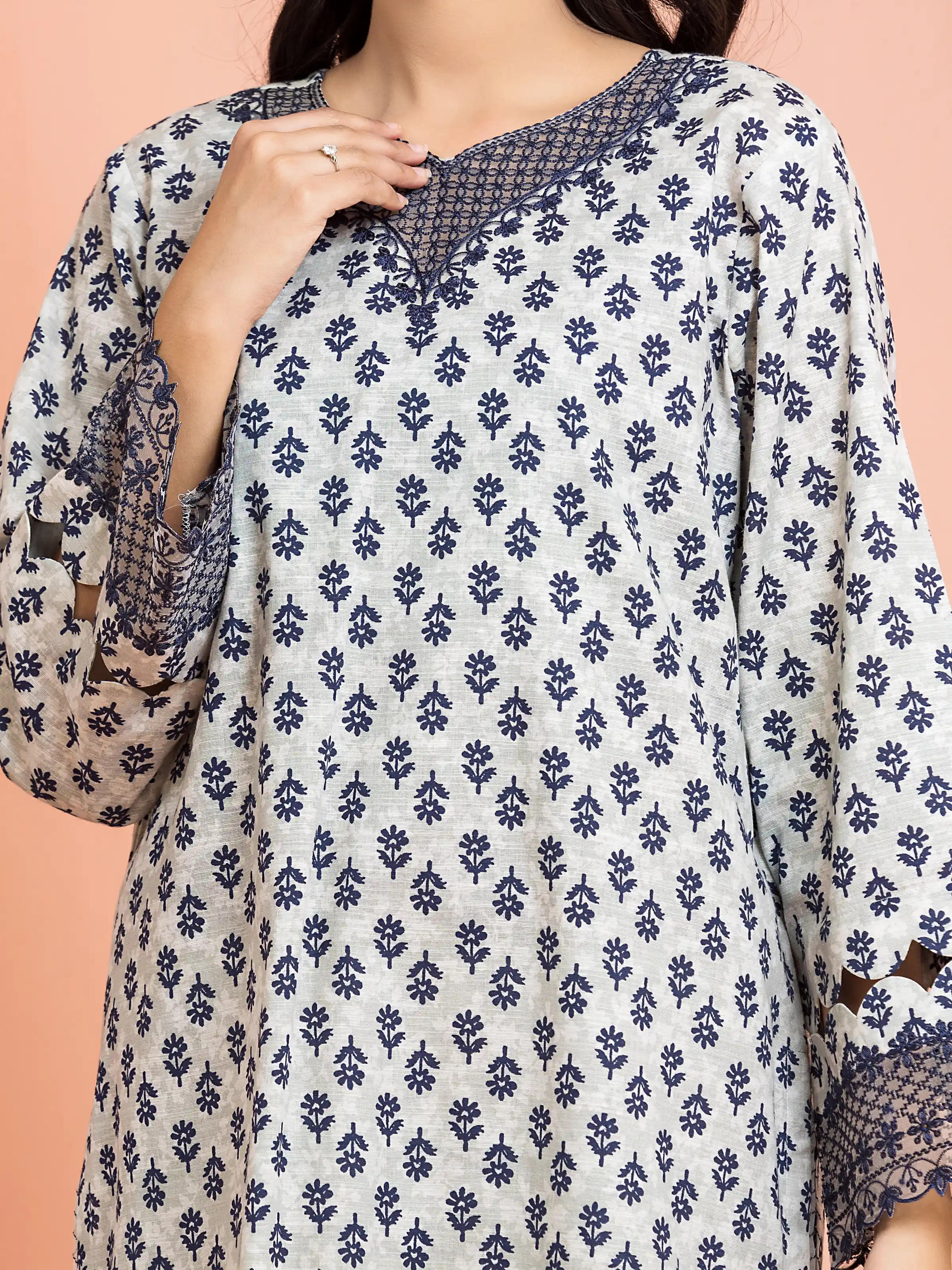 Unstitched Embroidered Marina Twill Suit - EWU24V14-30186-3P - Image 3