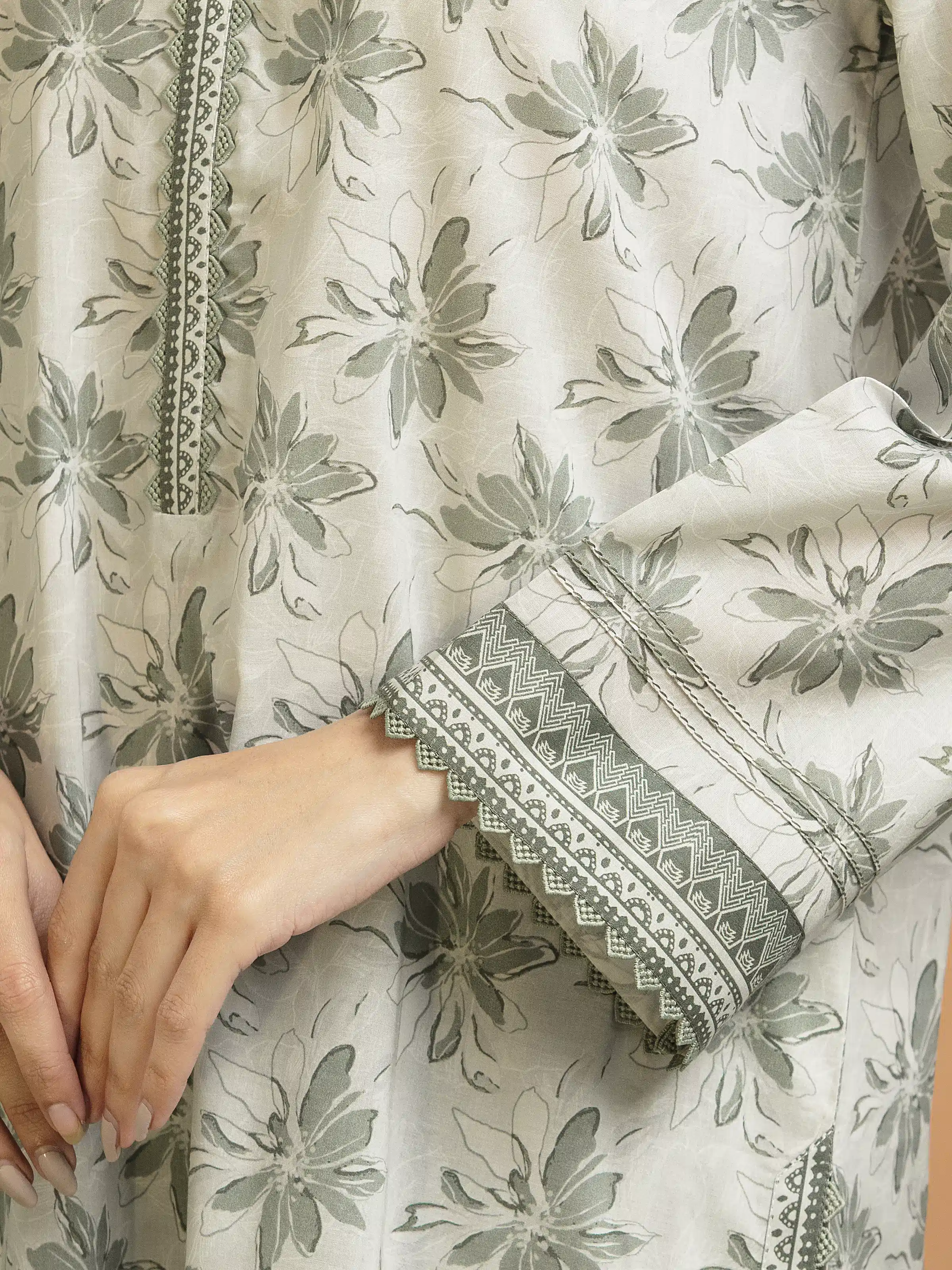Unstitched Printed Lawn Suit - EWU5A1-35246-3P - Image 4