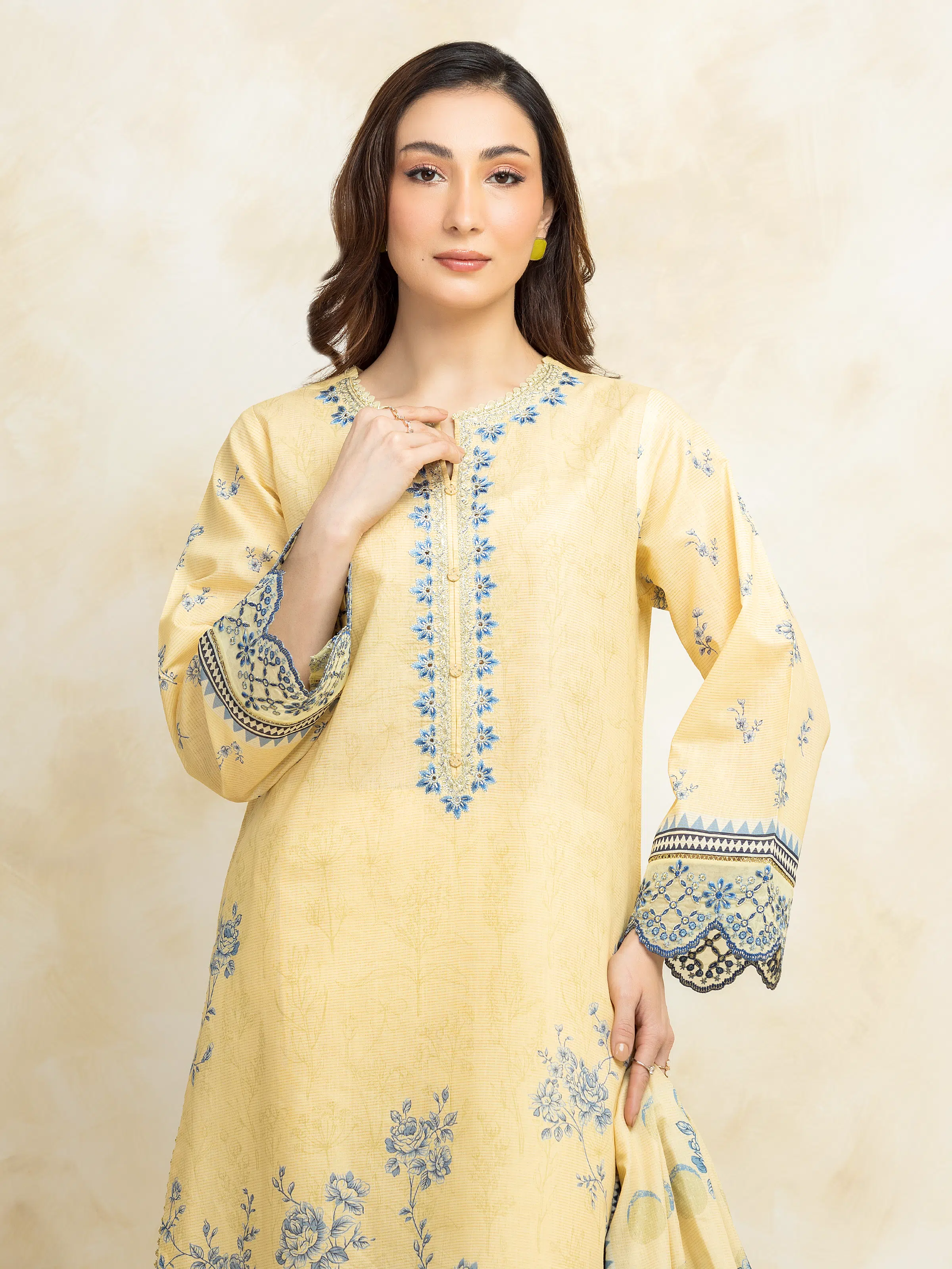 Unstitched Embroidered Lawn Suit - EWU5V1-31191-3P - Image 4
