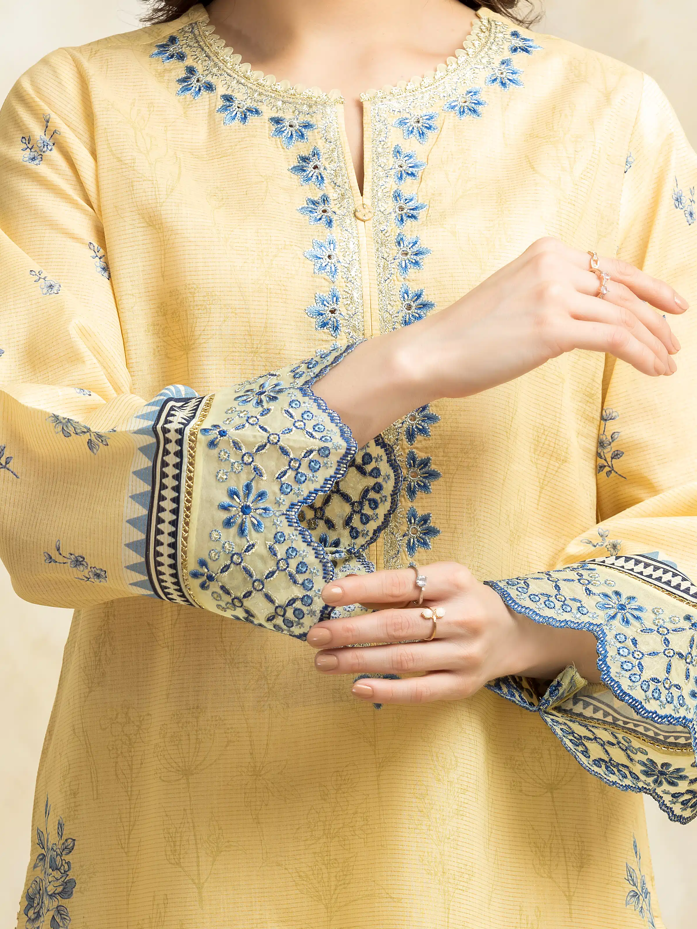 Unstitched Embroidered Lawn Suit - EWU5V1-31191-3P - Image 6