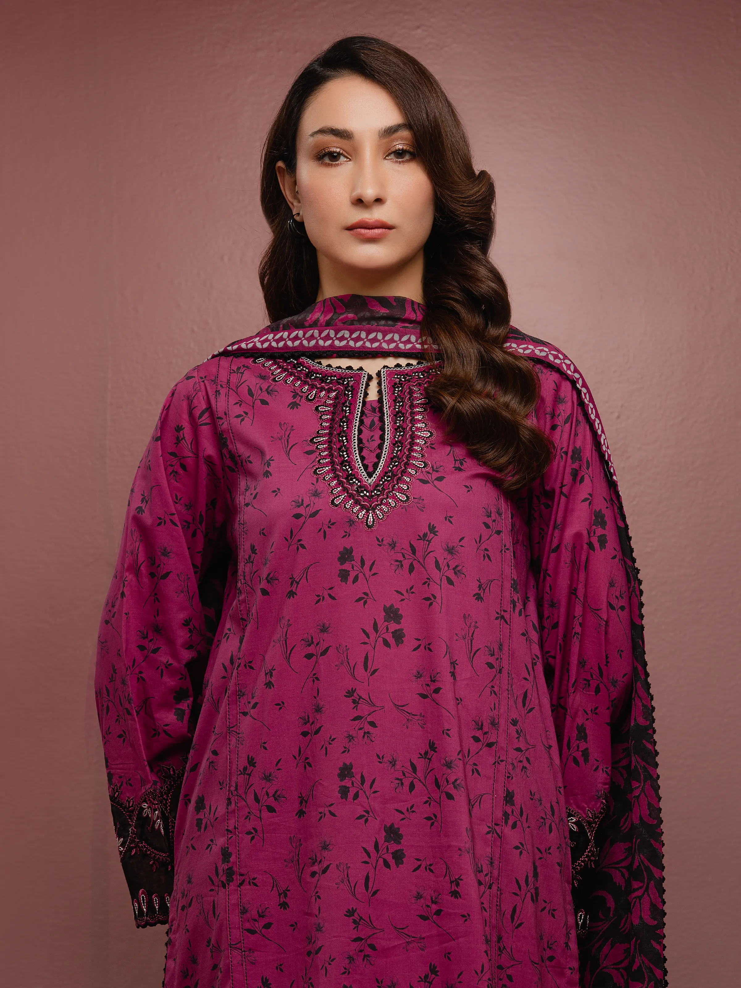 Unstitched Embroidered Cambric Suit - EWU5V2-31051-3P - Image 3