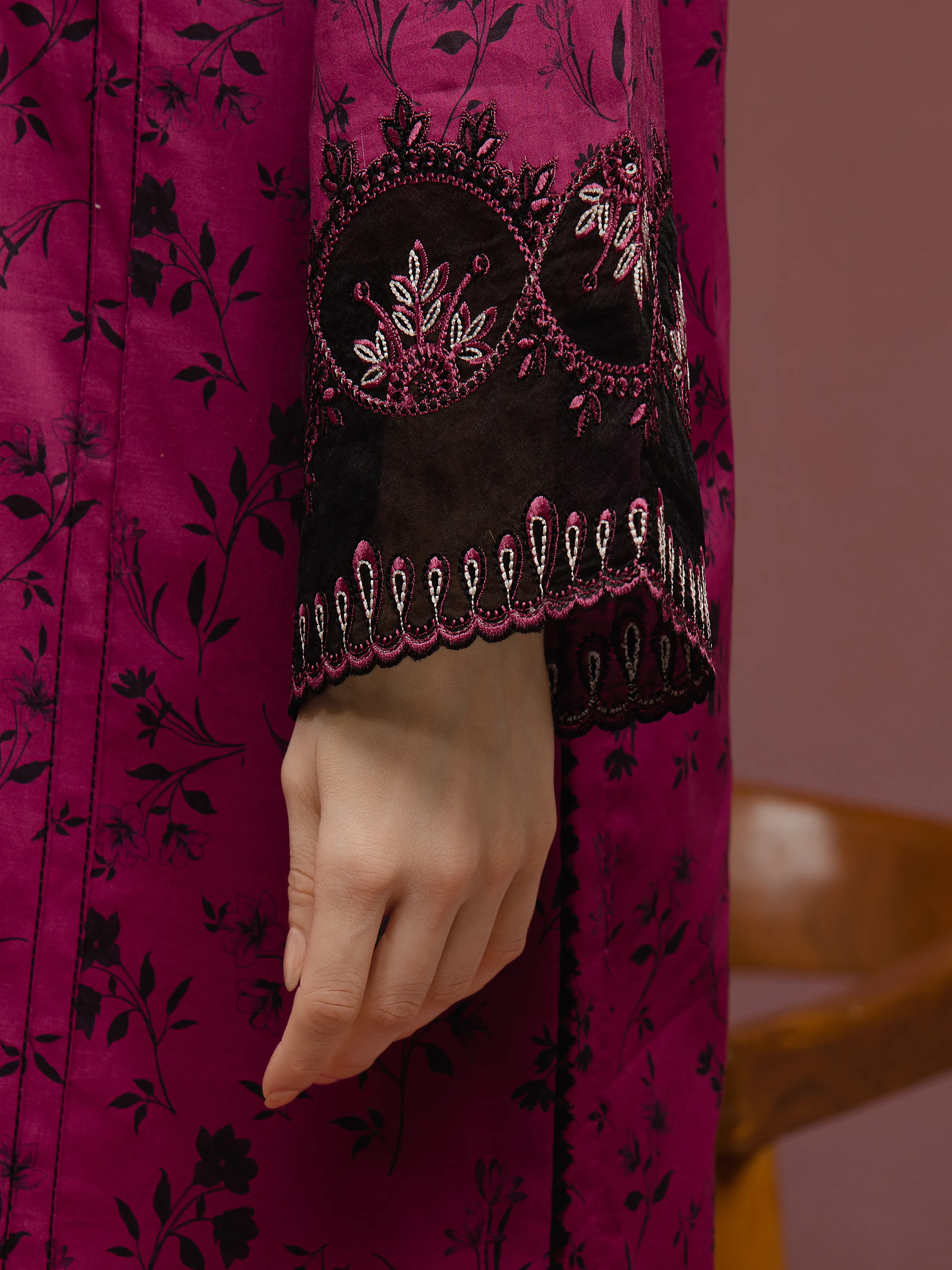 Unstitched Embroidered Cambric Suit - EWU5V2-31051-3P - Image 5