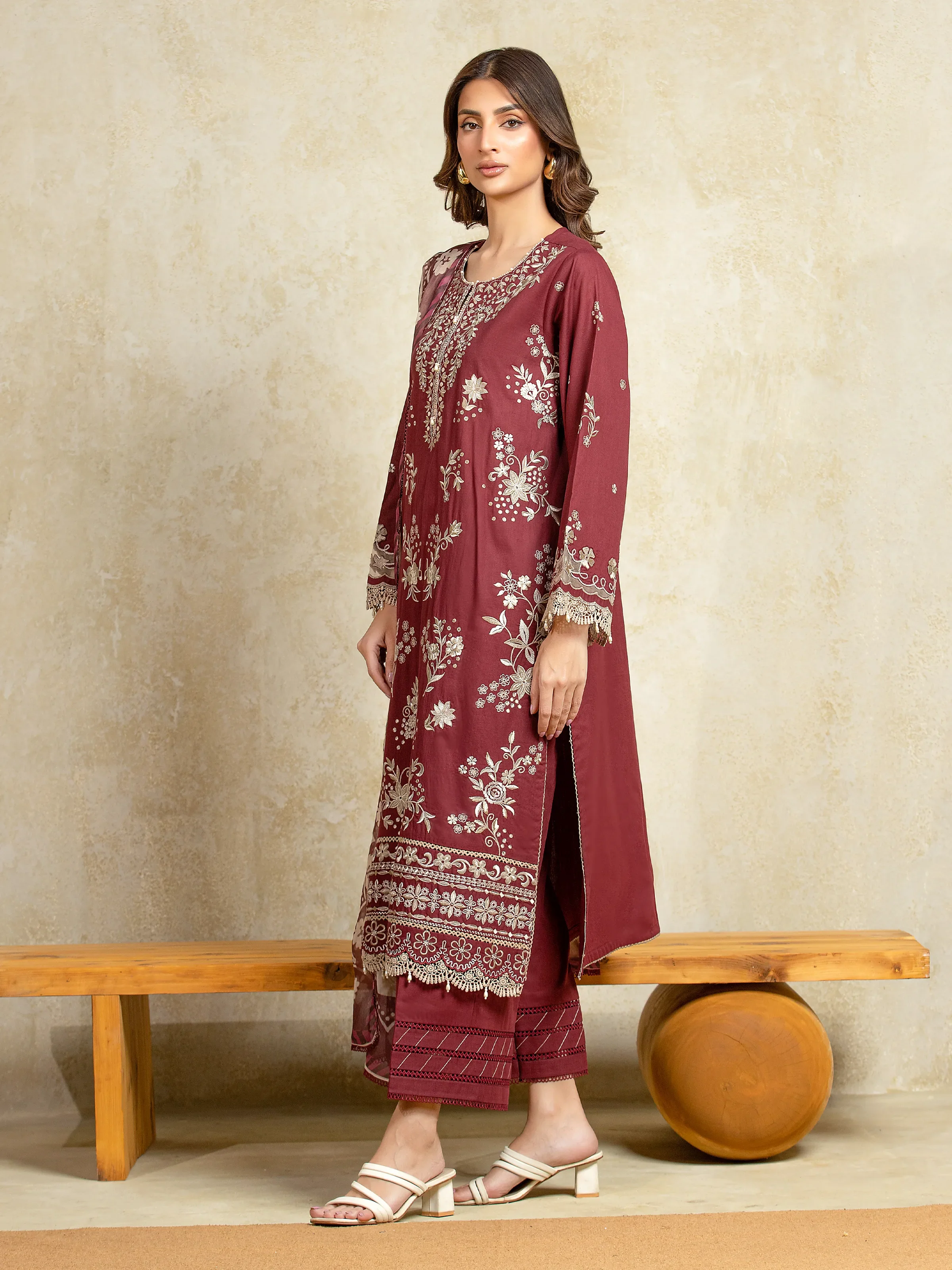 Unstitched Embroidered Cambric Suit - EWU5V2-31807-3P - Image 3