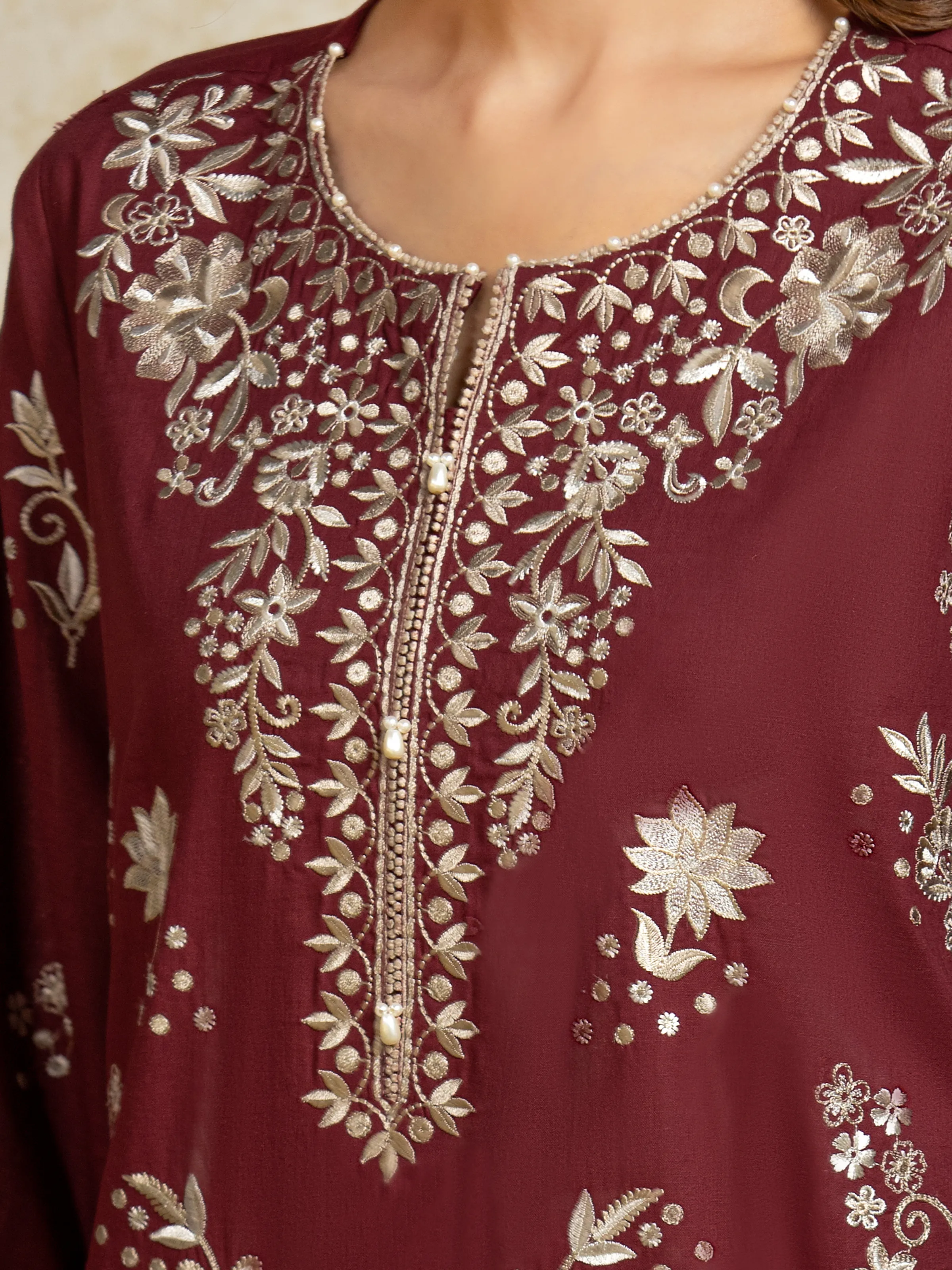 Unstitched Embroidered Cambric Suit - EWU5V2-31807-3P - Image 5