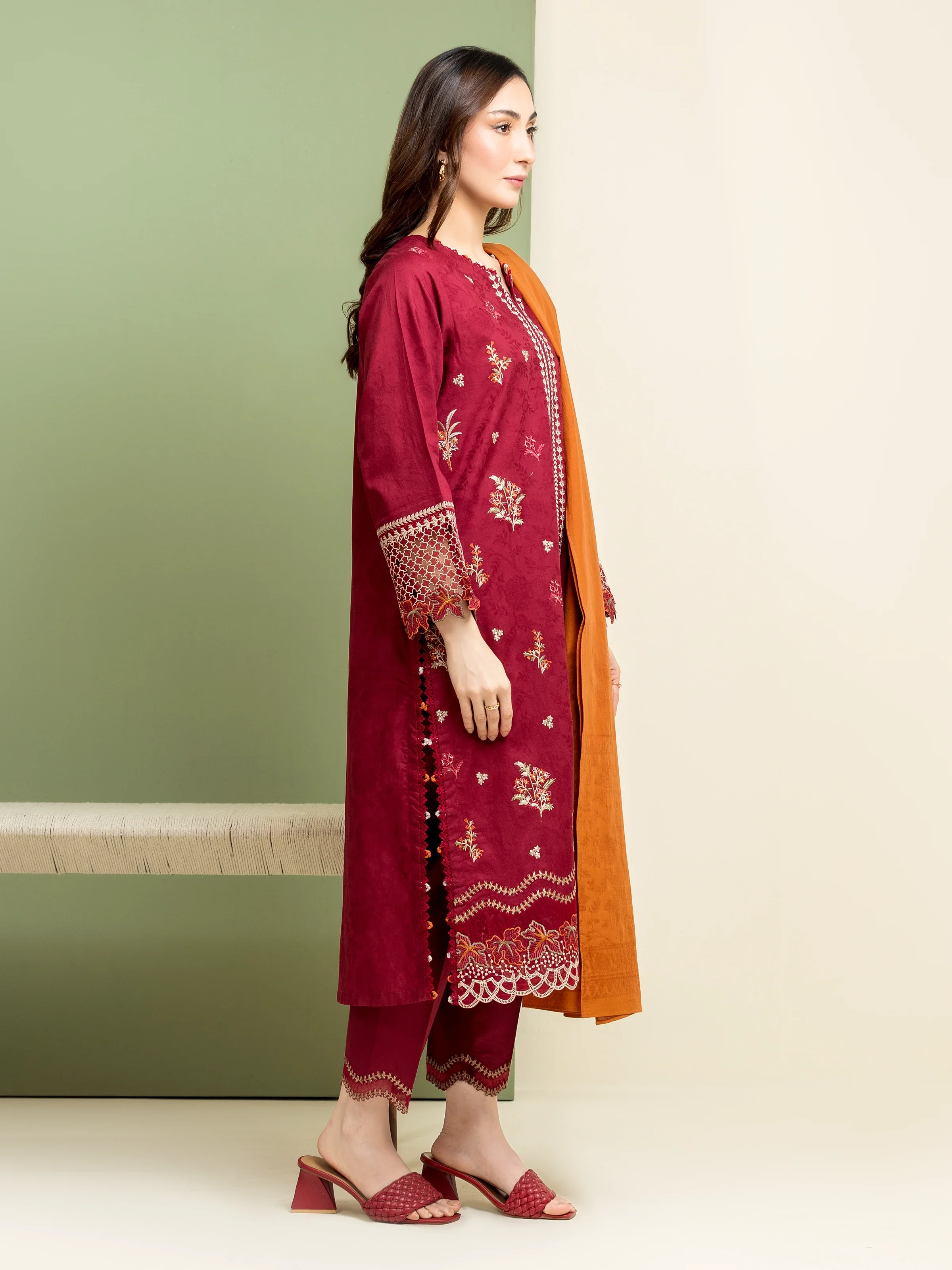 Unstitched Embroidered Self Jacquard Suit - EWU5V3-31154-3P - Image 4