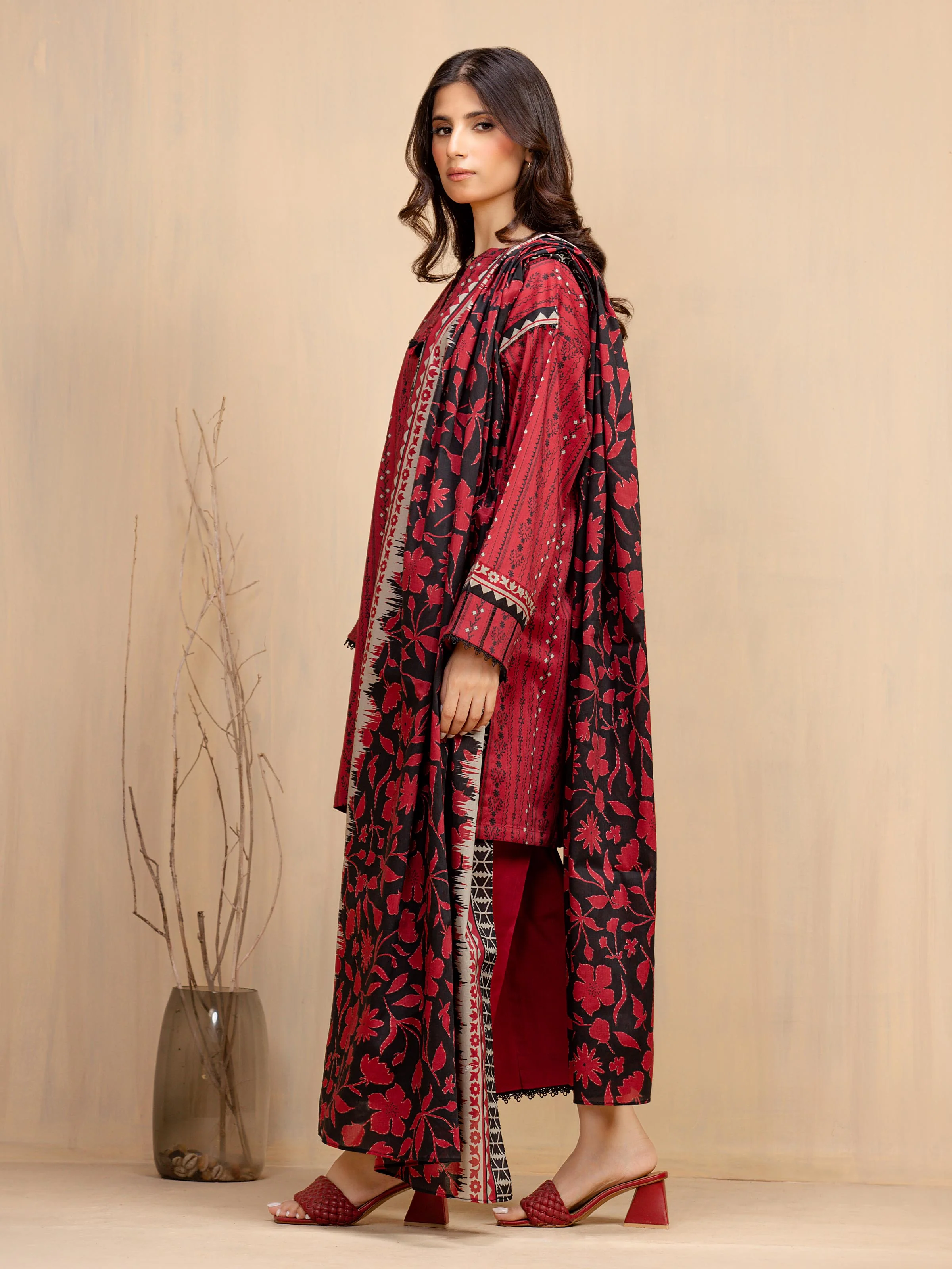 Unstitched Printed Khaddar Suit - EWU5A3-36023-3P - Image 4