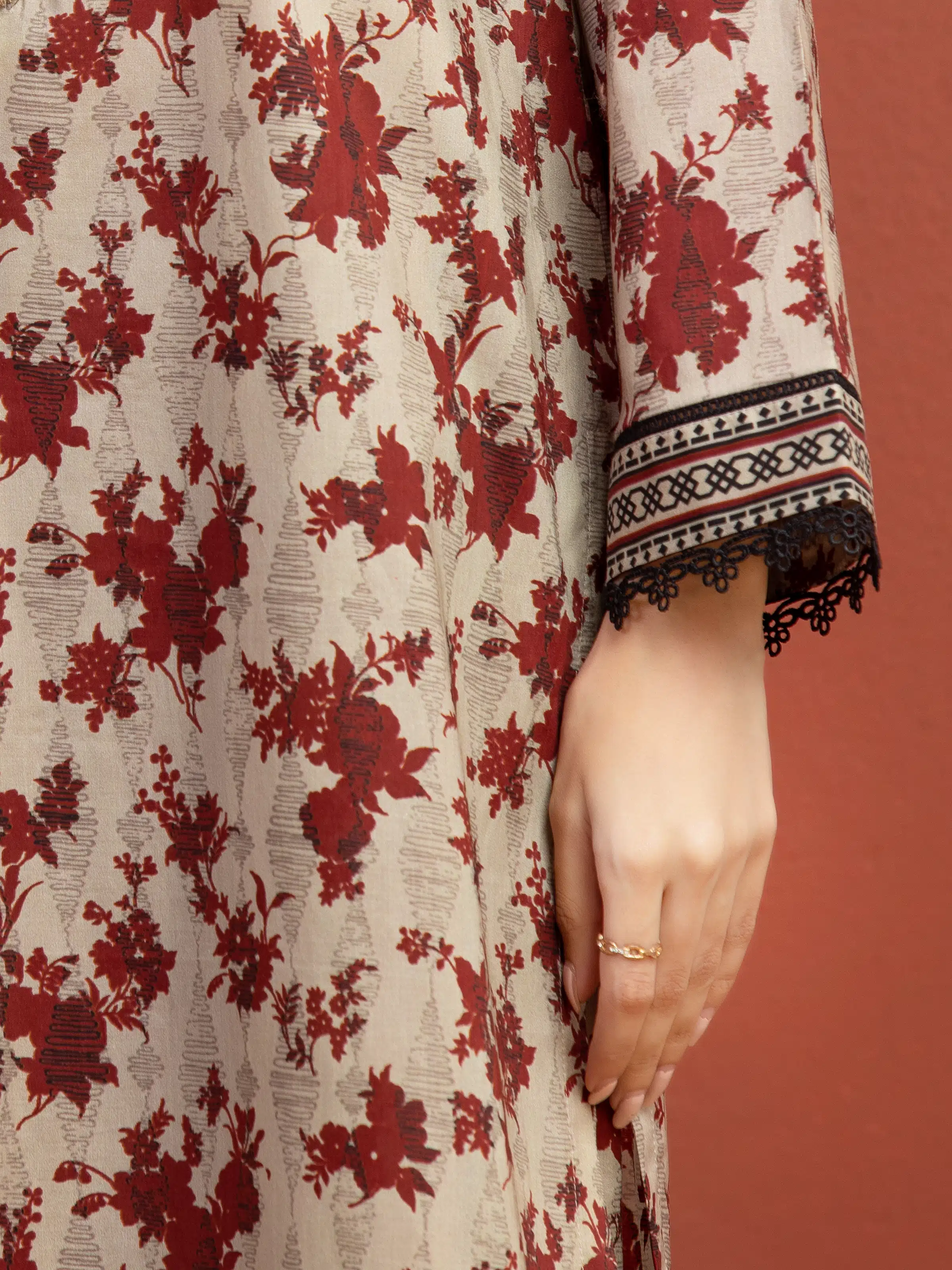 Unstitched Printed Lawn Suit - EWU5A1-35305-3P - Image 4