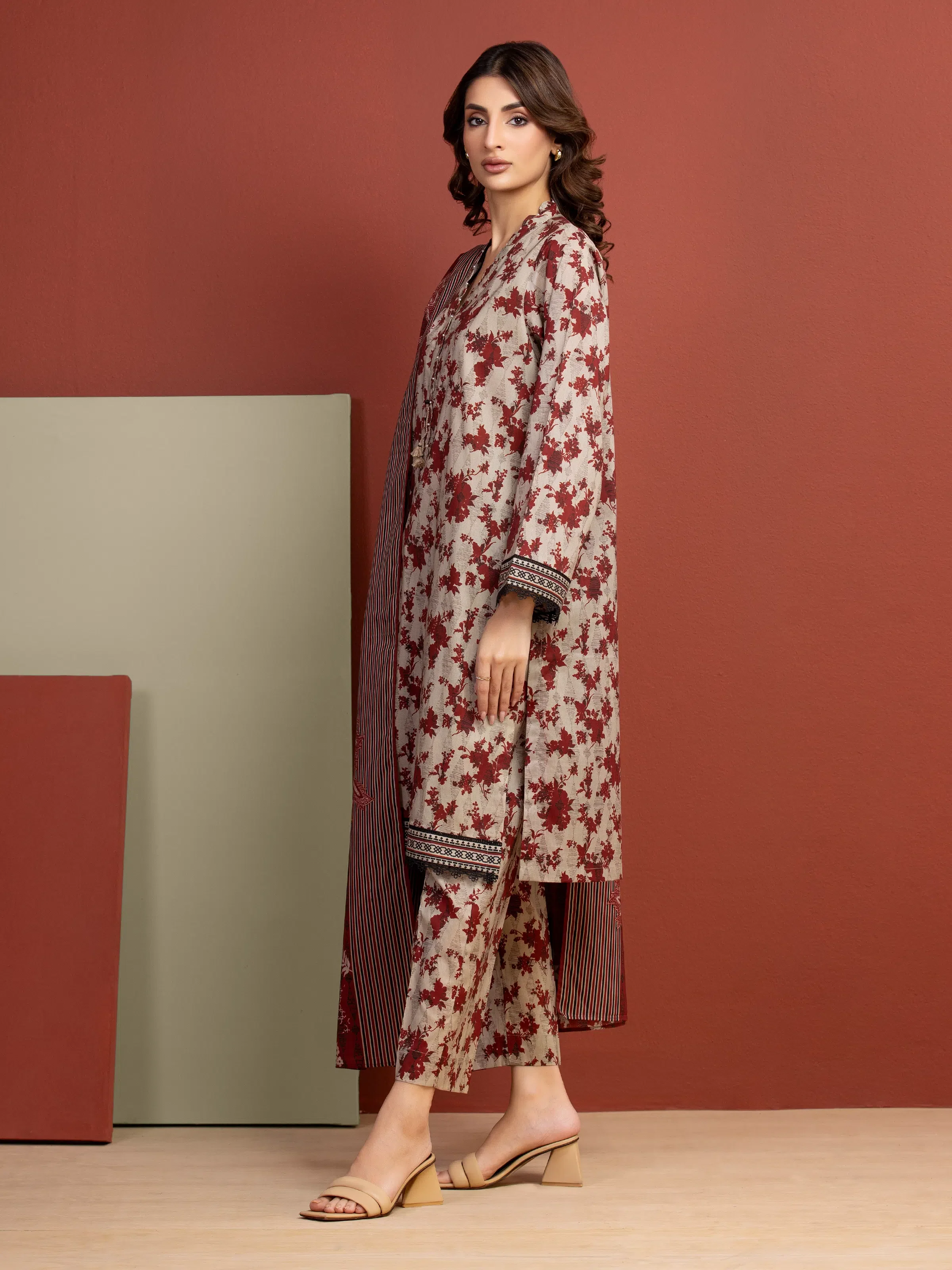 Unstitched Printed Lawn Suit - EWU5A1-35305-3P - Image 5