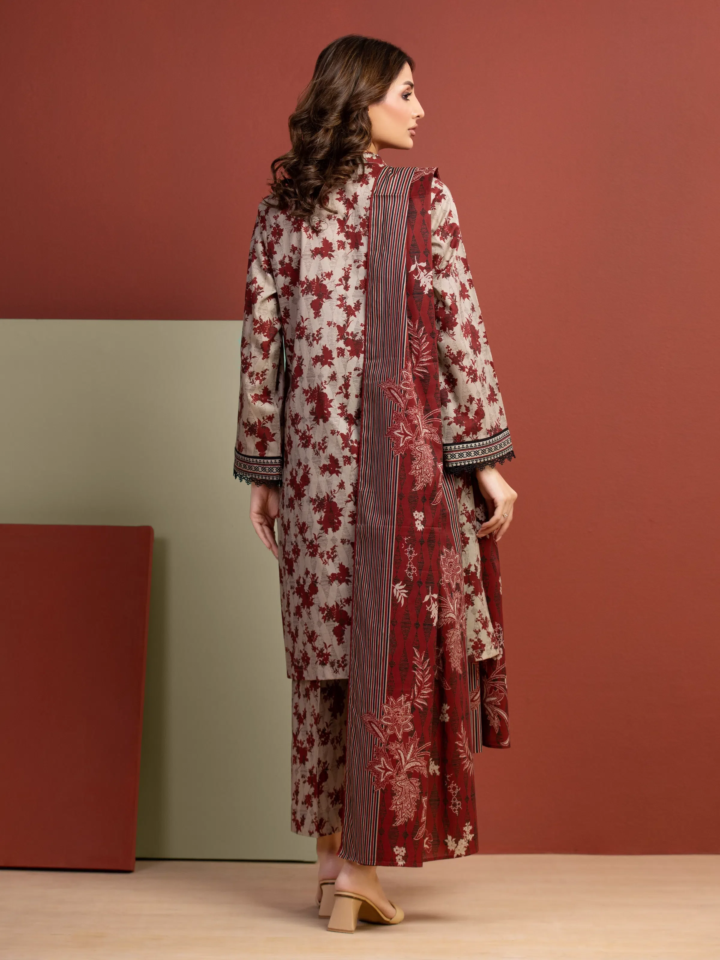 Unstitched Printed Lawn Suit - EWU5A1-35305-3P - Image 6