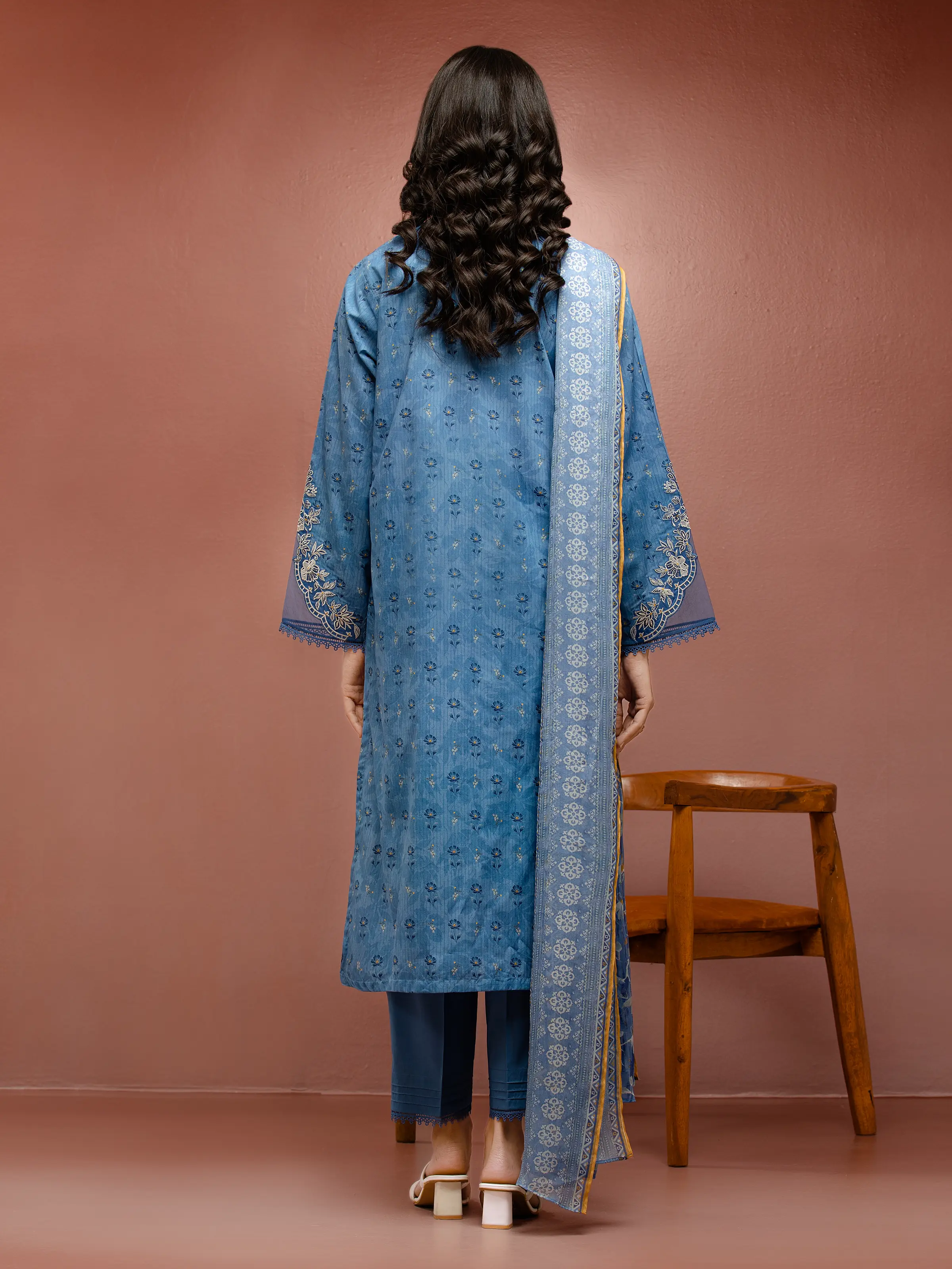 Unstitched Embroidered Cambric Suit - EWU5V2-31048-3P - Image 2