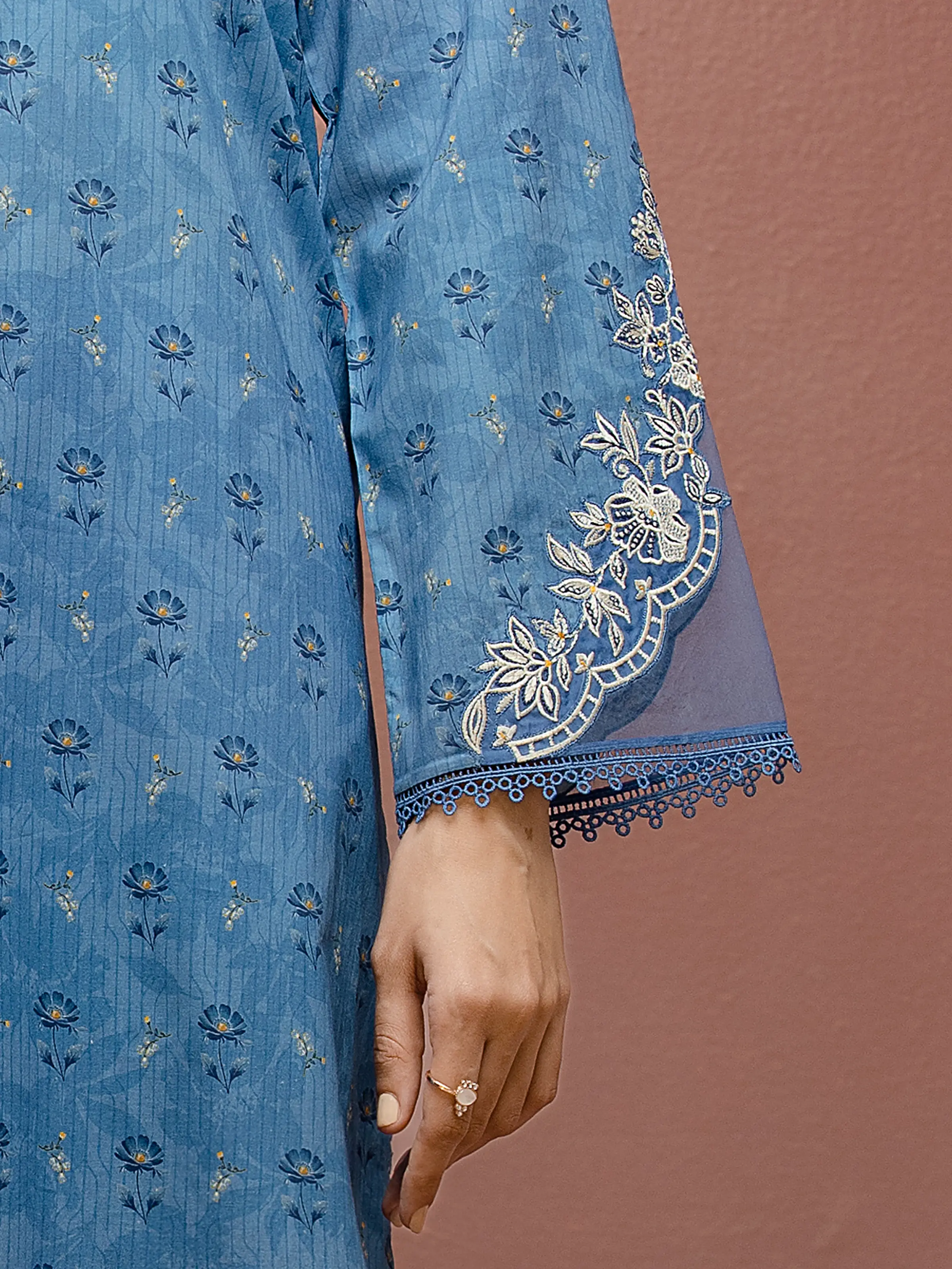 Unstitched Embroidered Cambric Suit - EWU5V2-31048-3P - Image 5