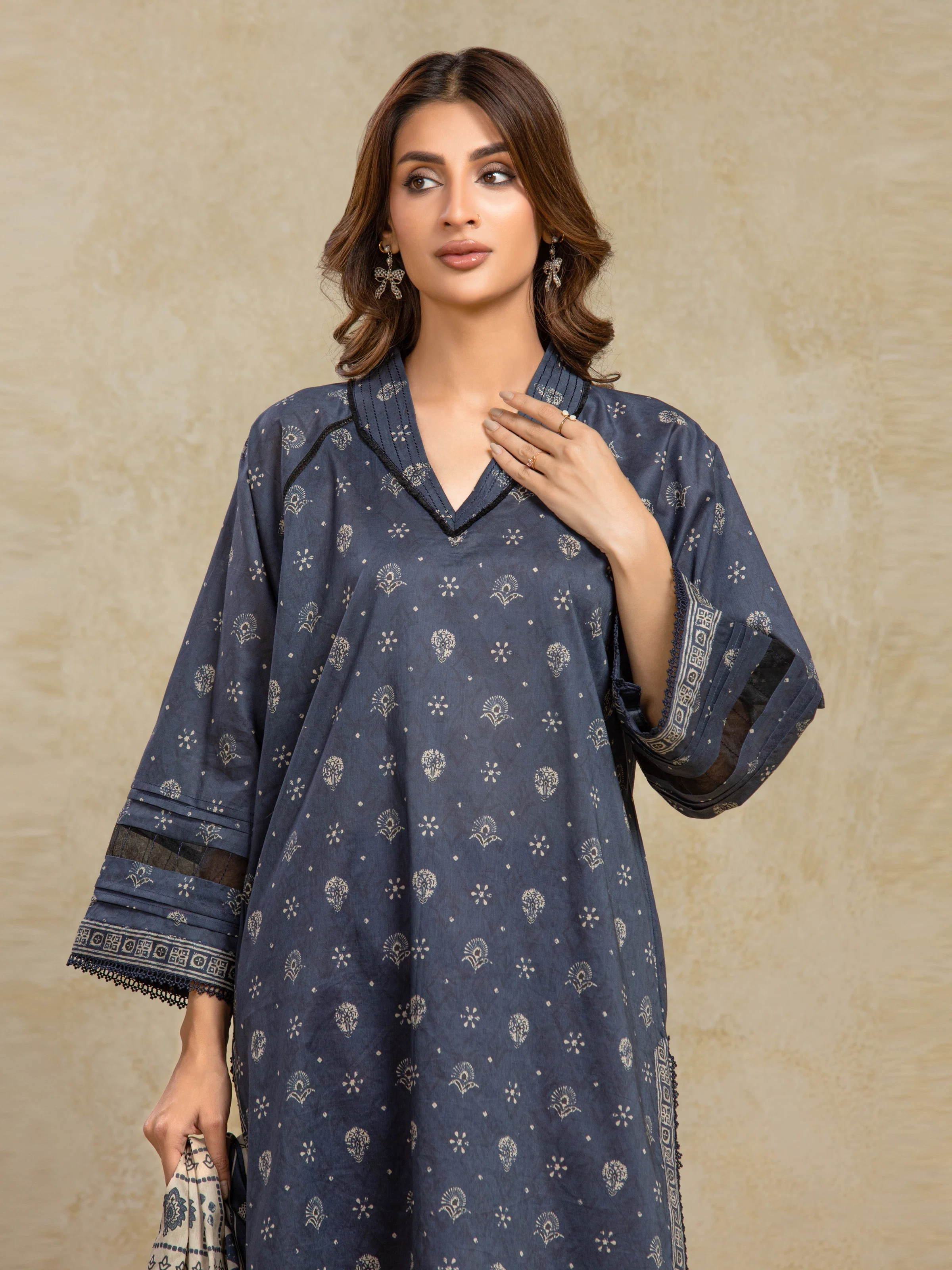 Unstitched Printed Khaddar Suit - EWU5A3-36103-3P - Image 2
