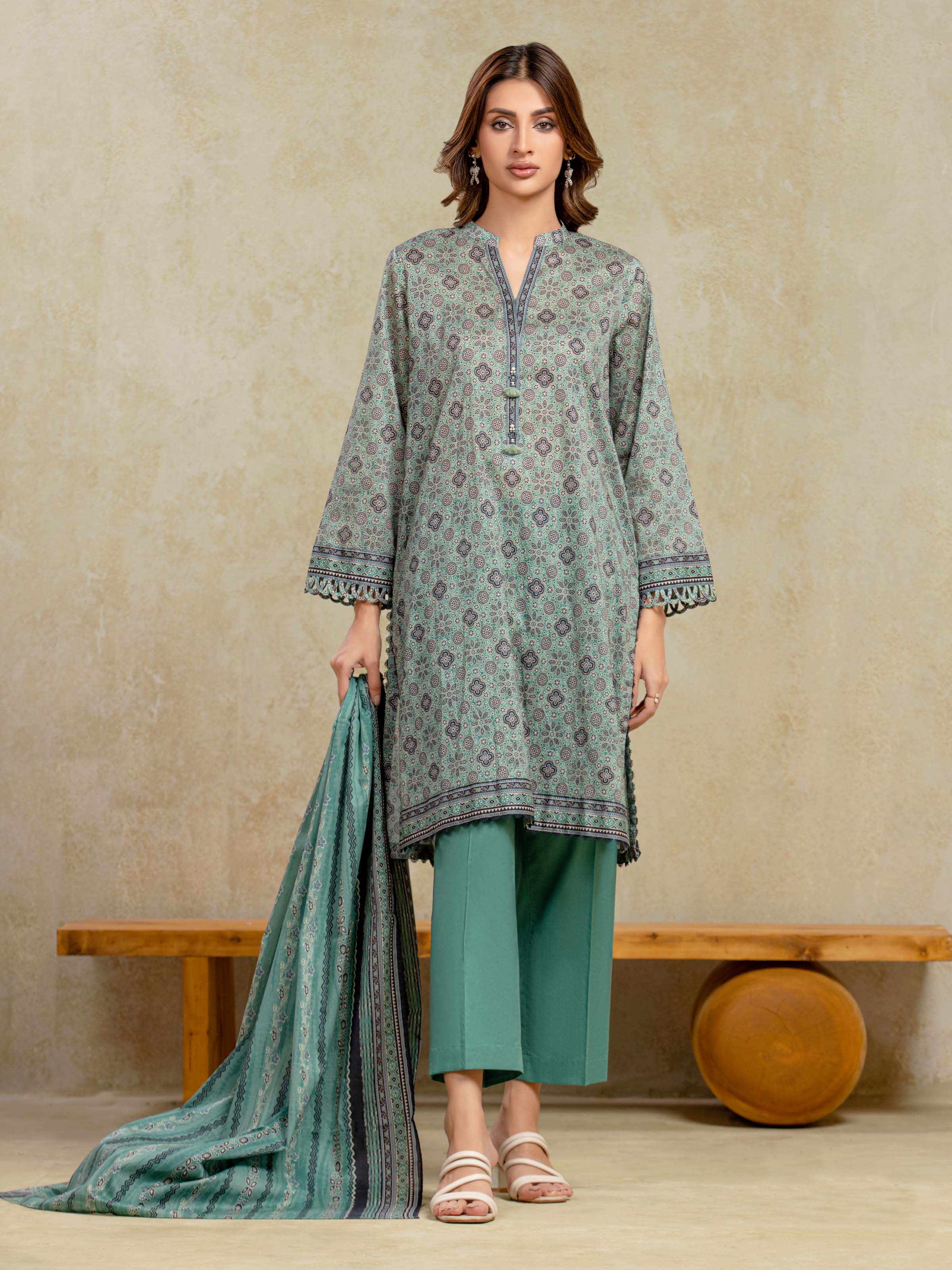 Unstitched Printed Khaddar Suit - EWU5A3-35918-3P