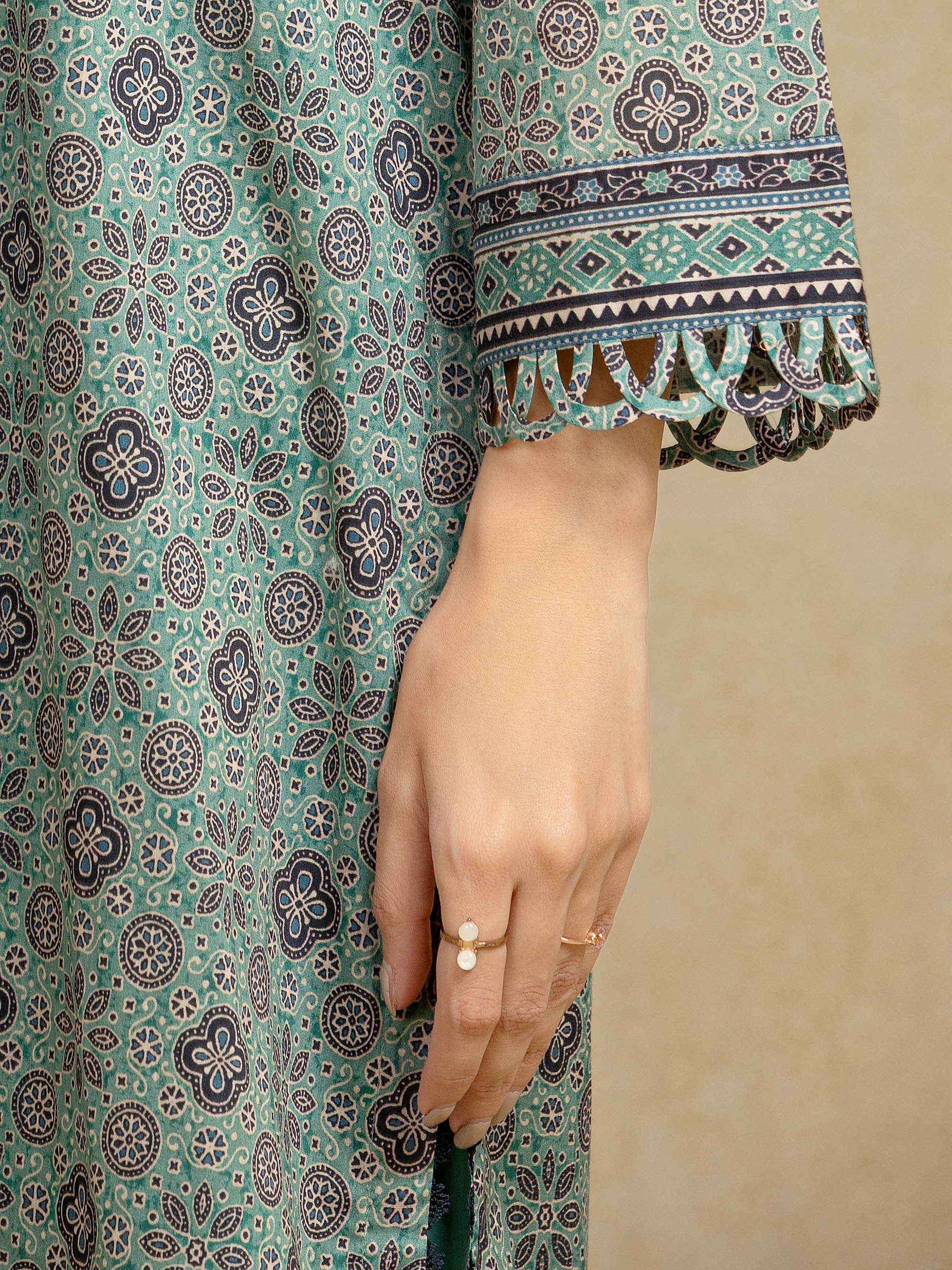 Unstitched Printed Khaddar Suit - EWU5A3-35918-3P - Image 4