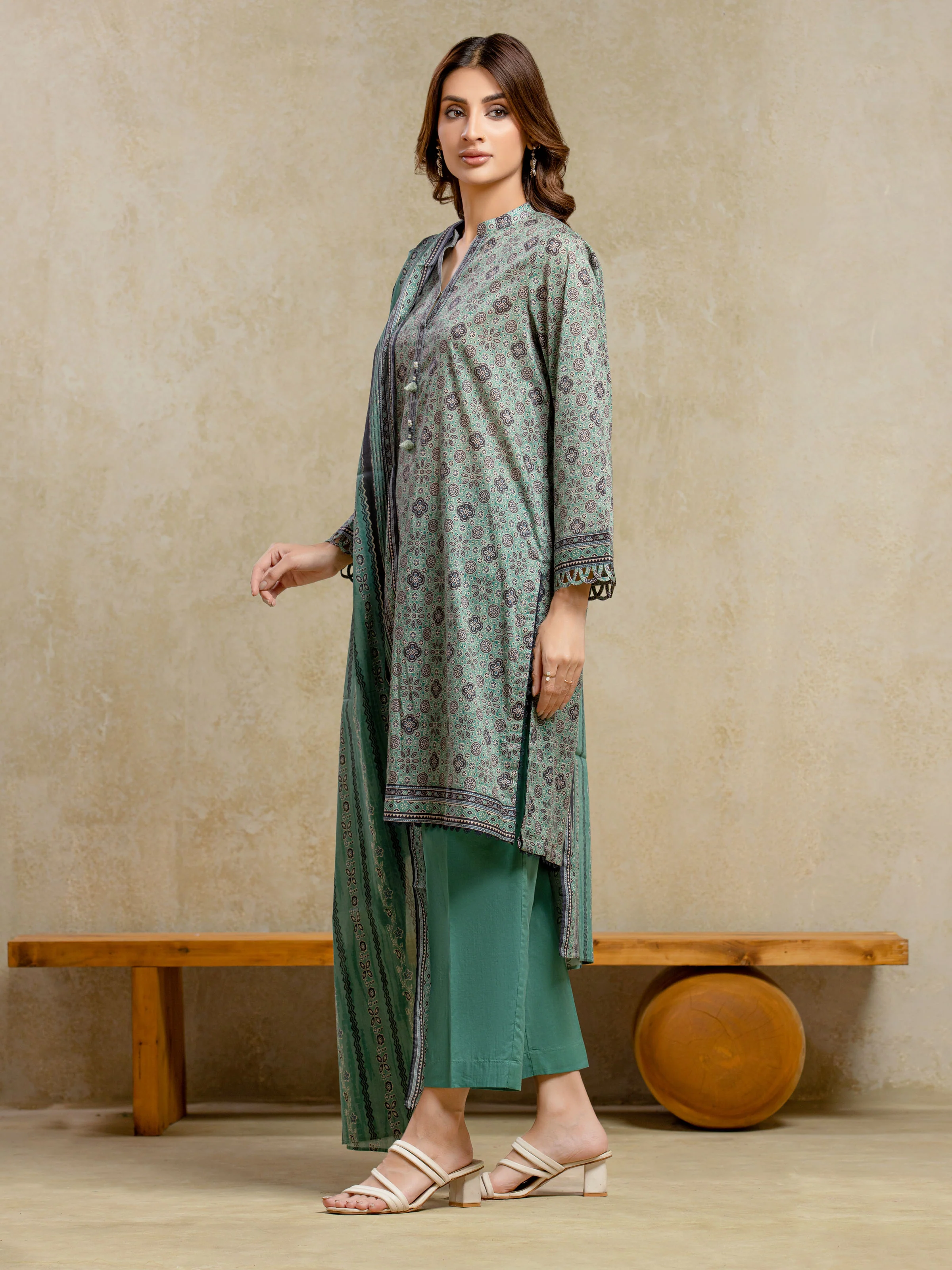 Unstitched Printed Khaddar Suit - EWU5A3-35918-3P - Image 5
