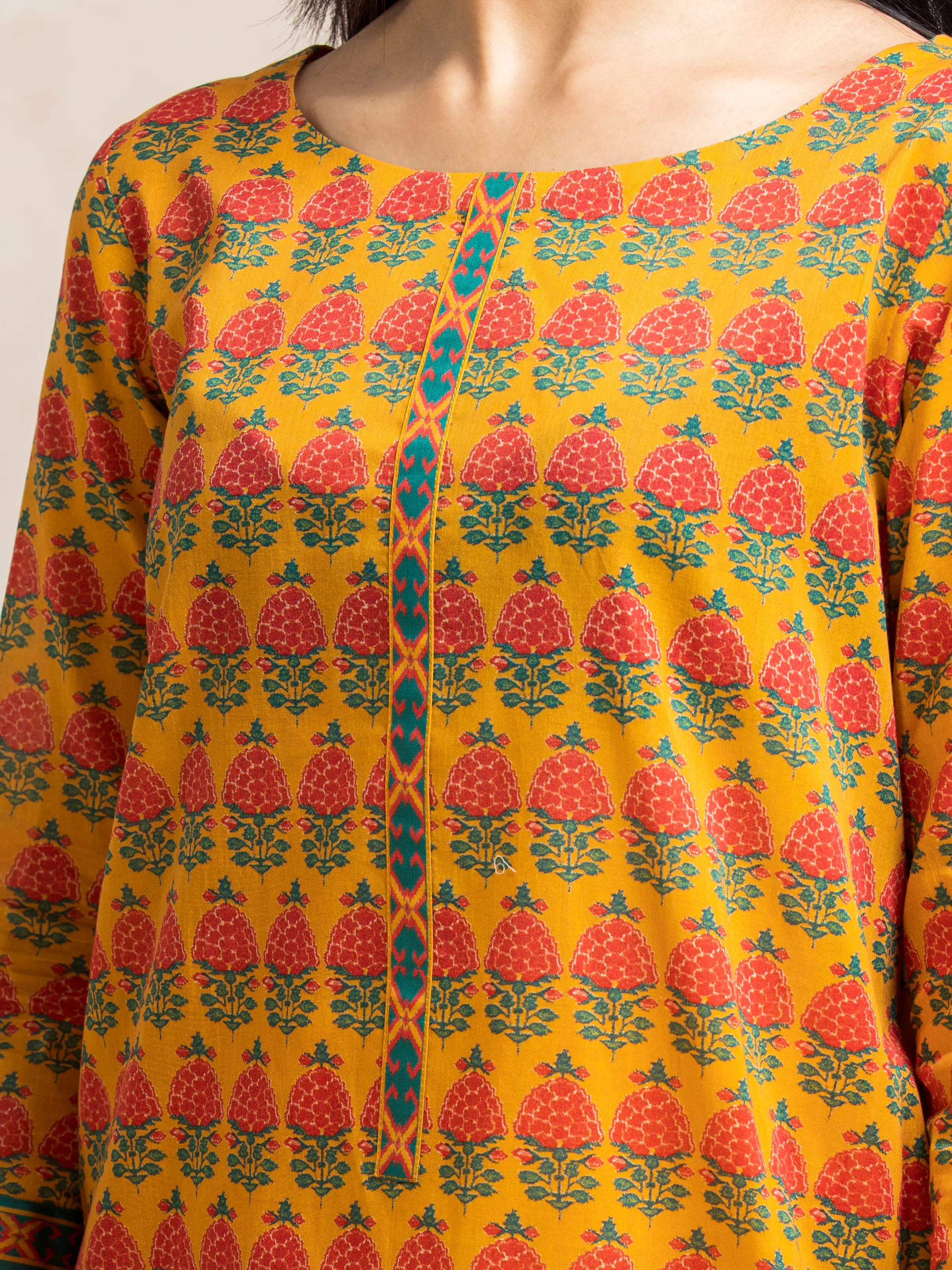 Unstitched Printed Cambric Suit - EWU24A2-28056-3P - Image 3