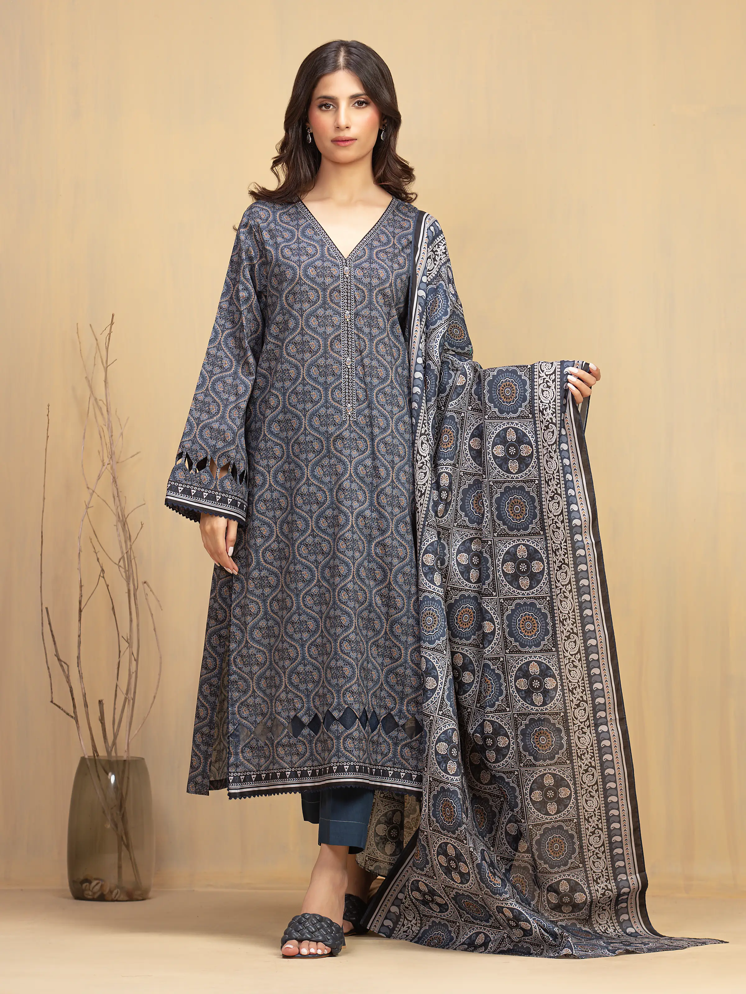 Unstitched Printed Khaddar Suit - EWU5A3-36009-3P