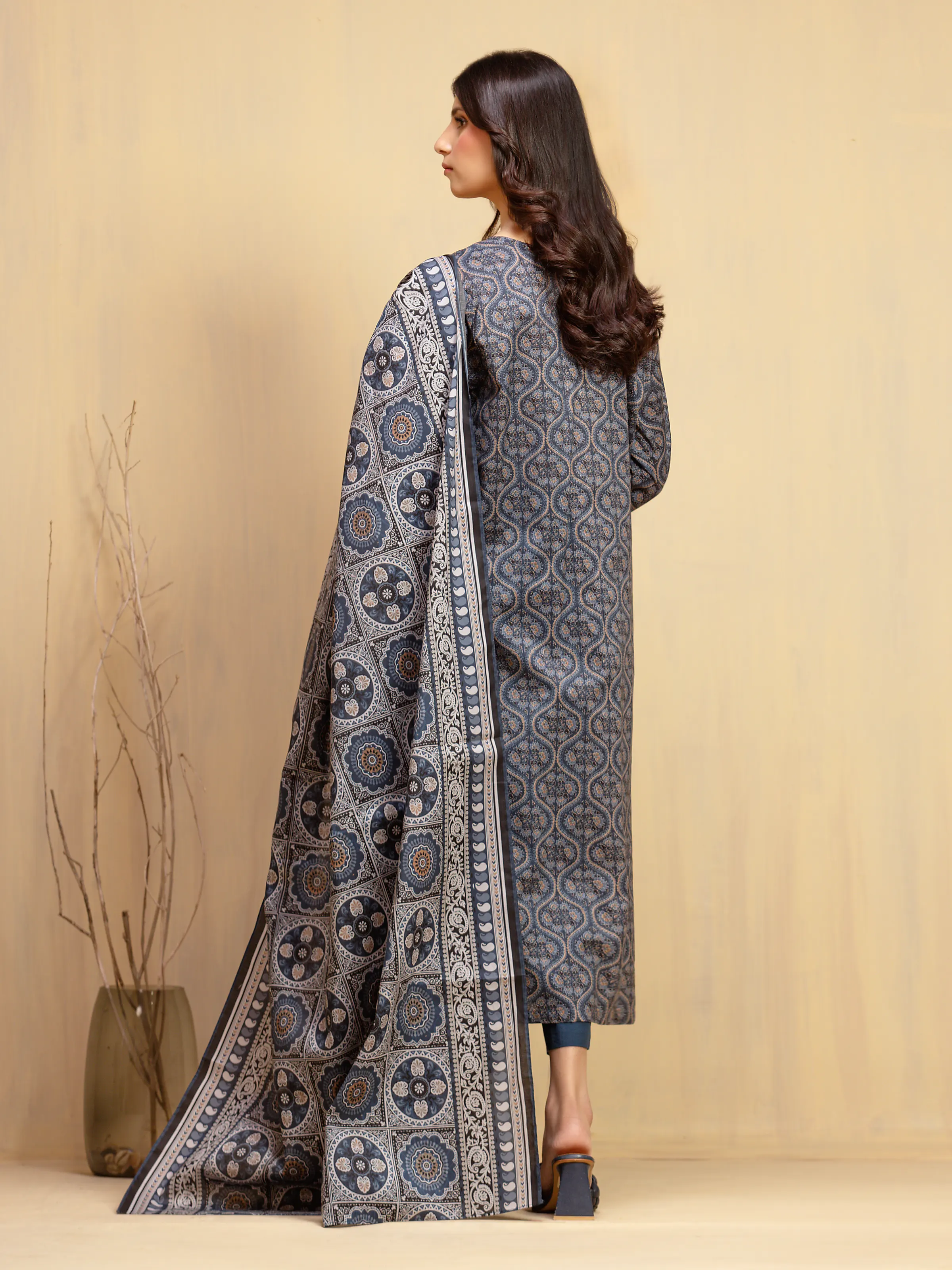 Unstitched Printed Khaddar Suit - EWU5A3-36009-3P - Image 5