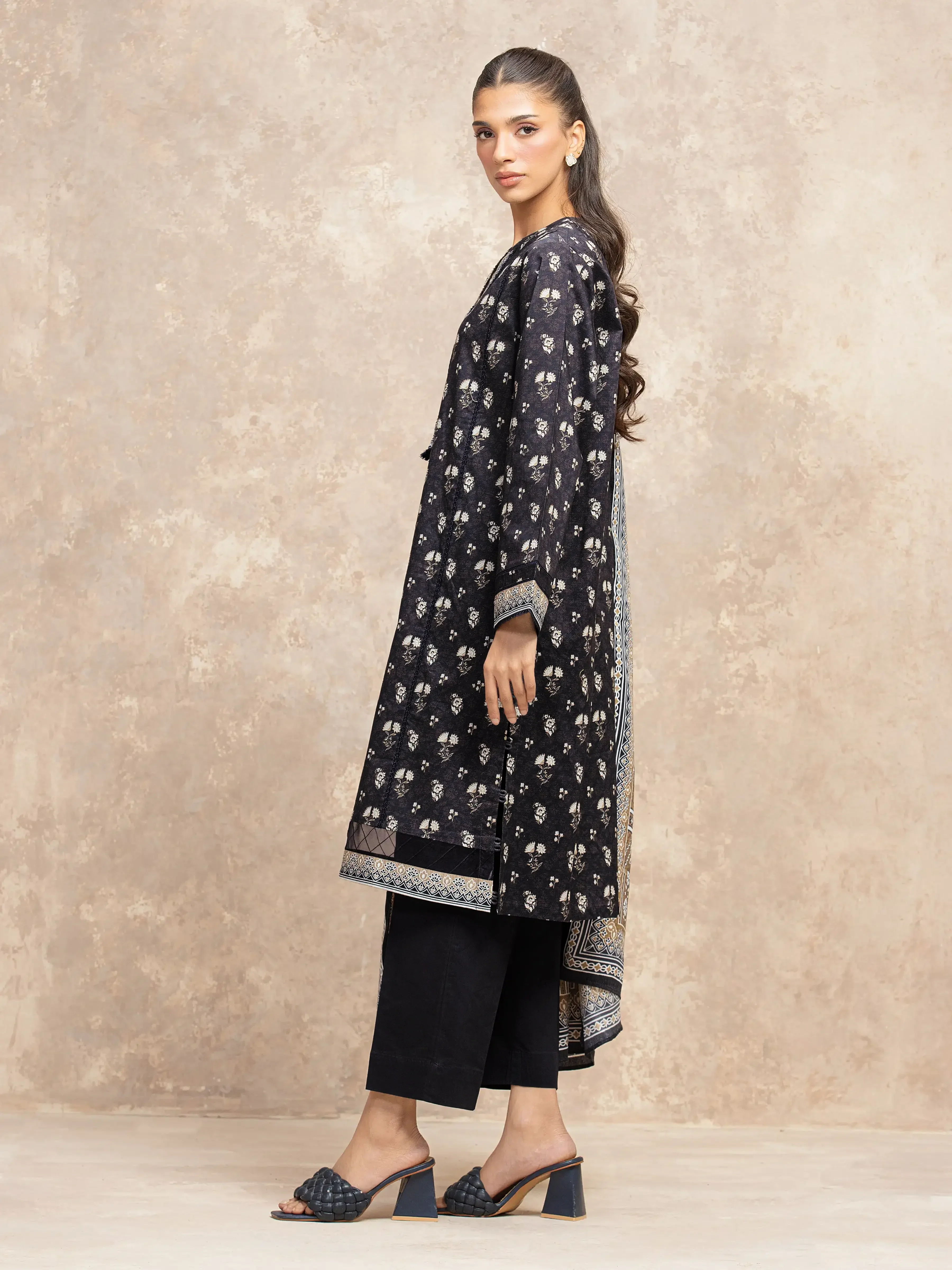 Unstitched Printed Khaddar Suit - EWU5M3-028-3P - Image 5