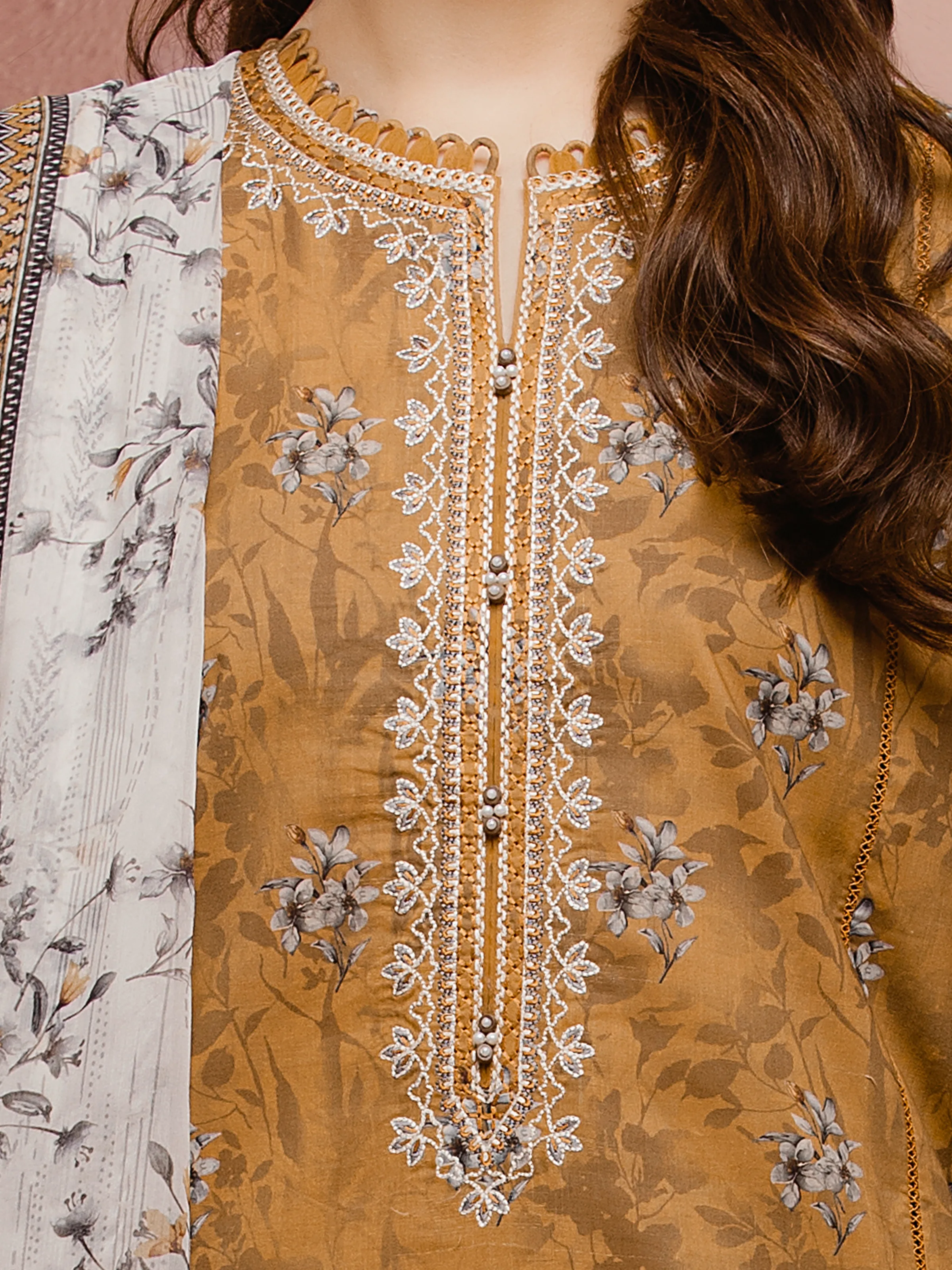 Unstitched Embroidered Cambric Suit - EWU5V2-31050-3P - Image 3