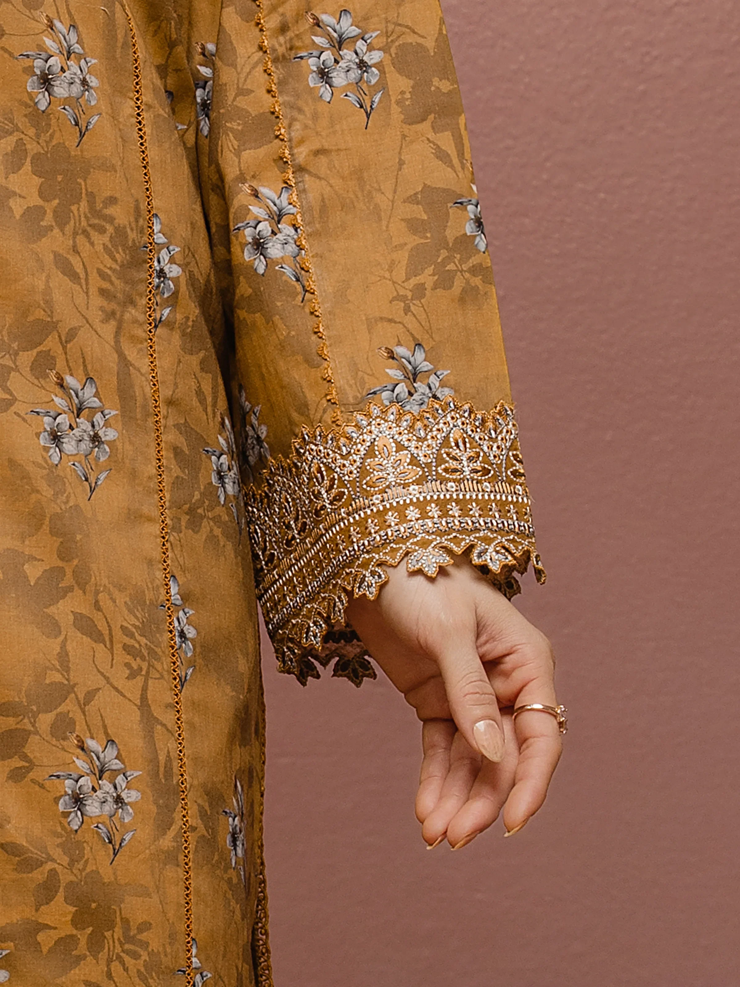 Unstitched Embroidered Cambric Suit - EWU5V2-31050-3P - Image 4