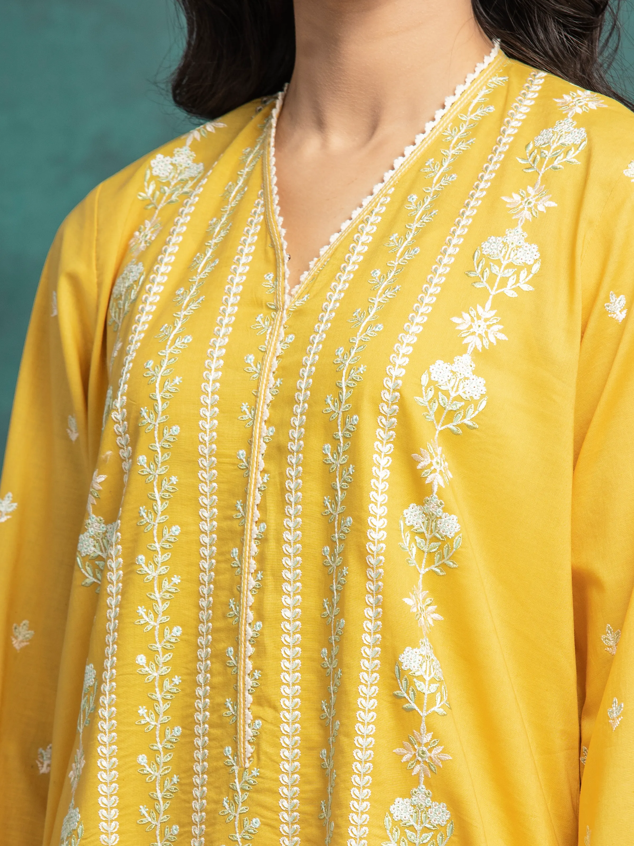 Unstitched Embroidered Cambric Suit - EWU5V2-31026-3P - Image 2